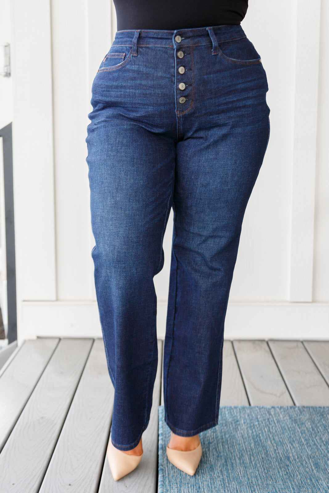 Take your wardrobe to new heights with Arlo High Rise Button-Fly Straight Jeans from Judy Blue! Crafted from dark-washed denim with a high-rise fit featuring a button-fly and straight silhouette, these jeans are perfect for any outfit. Let your style soar! 0 - 24W