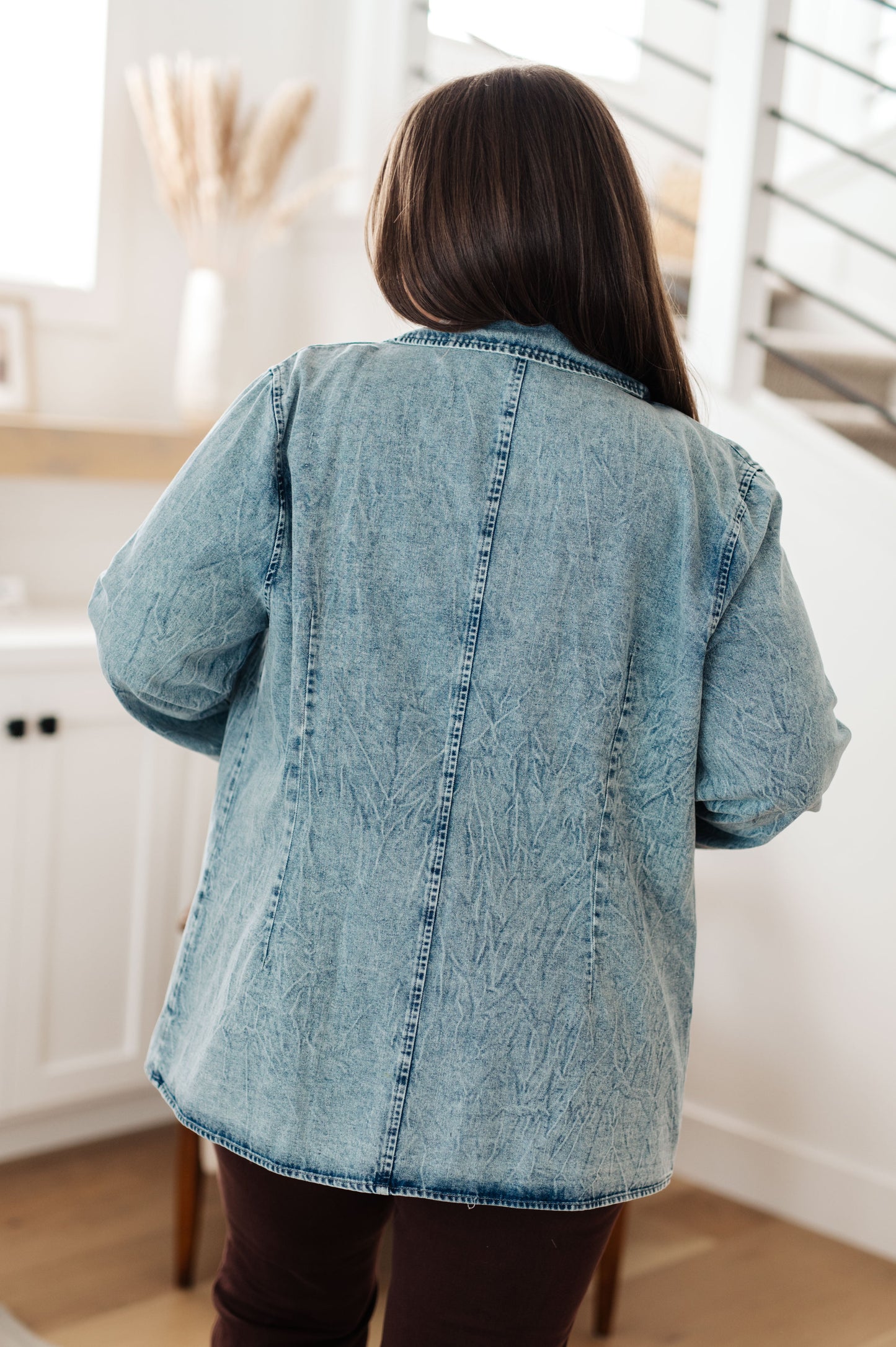 This Business Brunch Denim Blazer is the perfect combination of comfort and style! Crafted from lightweight denim, it features an acid wash and two-button closure, plus notched lapels and contour seaming for a tailored fit. Enjoy the contemporary look and feel with effortless chic! S - 3X