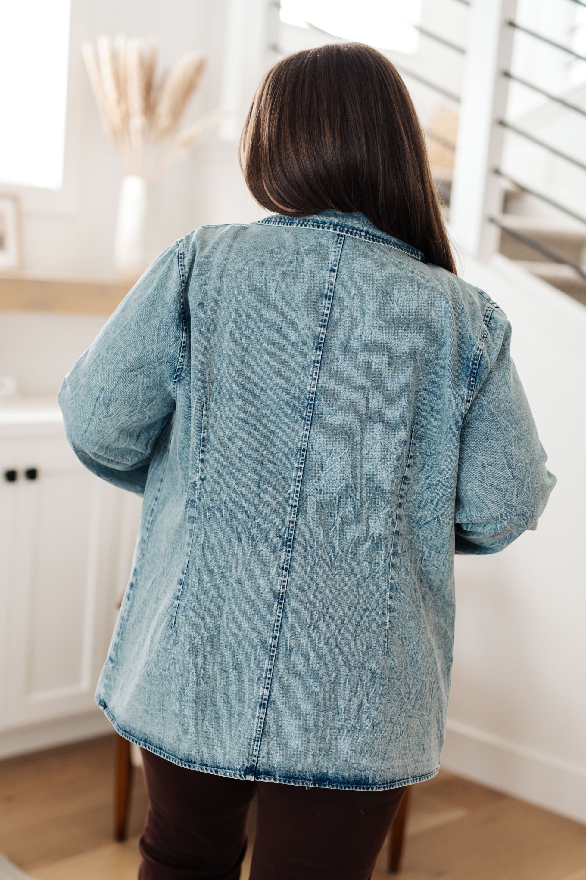 This Business Brunch Denim Blazer is the perfect combination of comfort and style! Crafted from lightweight denim, it features an acid wash and two-button closure, plus notched lapels and contour seaming for a tailored fit. Enjoy the contemporary look and feel with effortless chic! S - 3X