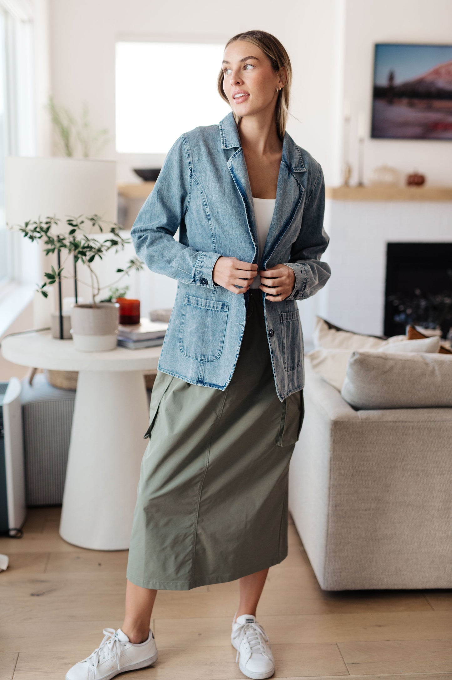 This Business Brunch Denim Blazer is the perfect combination of comfort and style! Crafted from lightweight denim, it features an acid wash and two-button closure, plus notched lapels and contour seaming for a tailored fit. Enjoy the contemporary look and feel with effortless chic! S - 3X