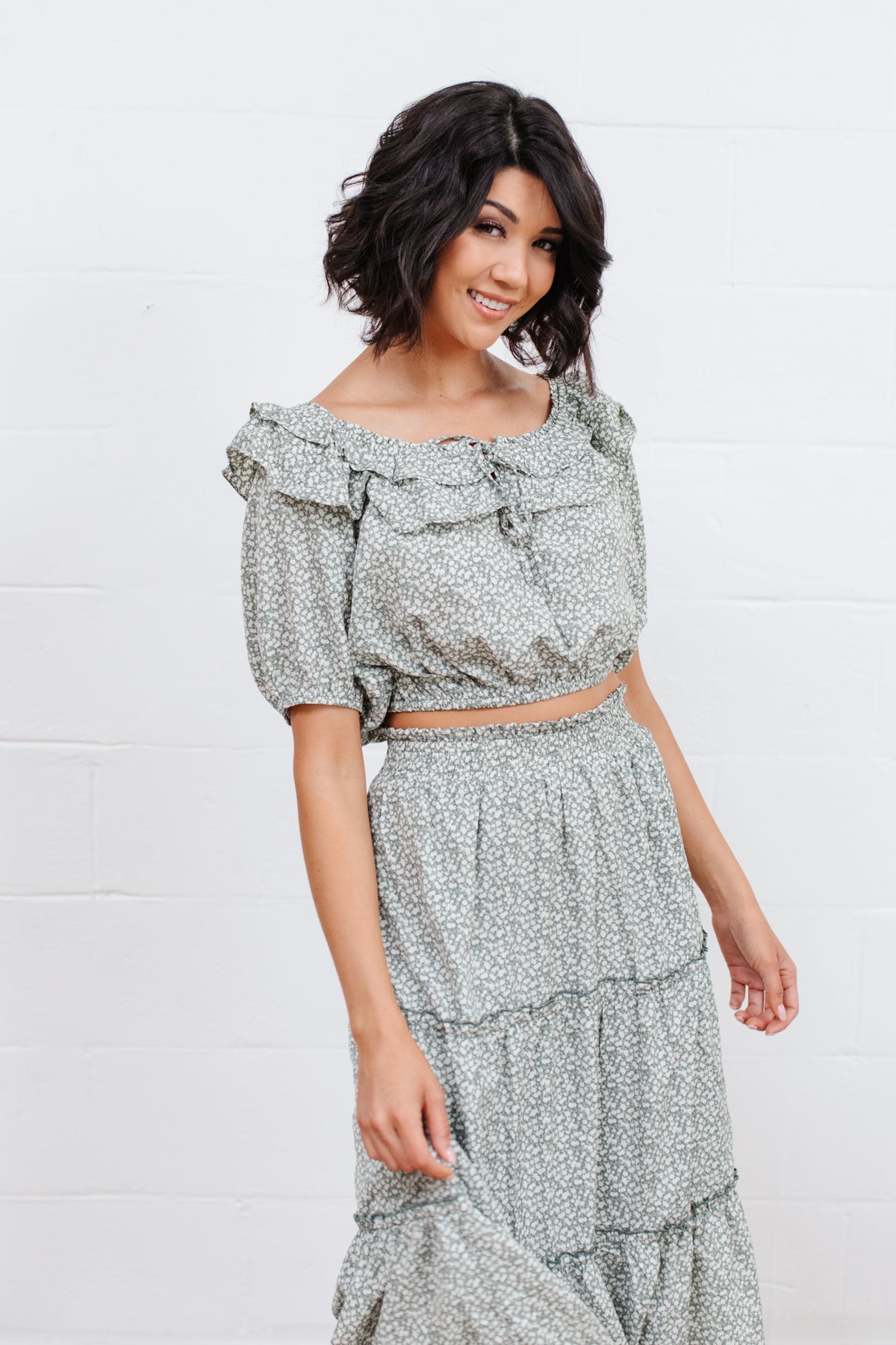 Head to date night in style in the Golden Hour Top! This cute top has all the details that we absolutely love. Featuring a ruffled elasticated neckline, keyhole detail on the front, balloon sleeves with elastic cuffs, and elastic waist. Not to mention it's in the most adorable tiny floral print! Pair with denim, nude sandals, and matching bag for an on trend look! S - 3X