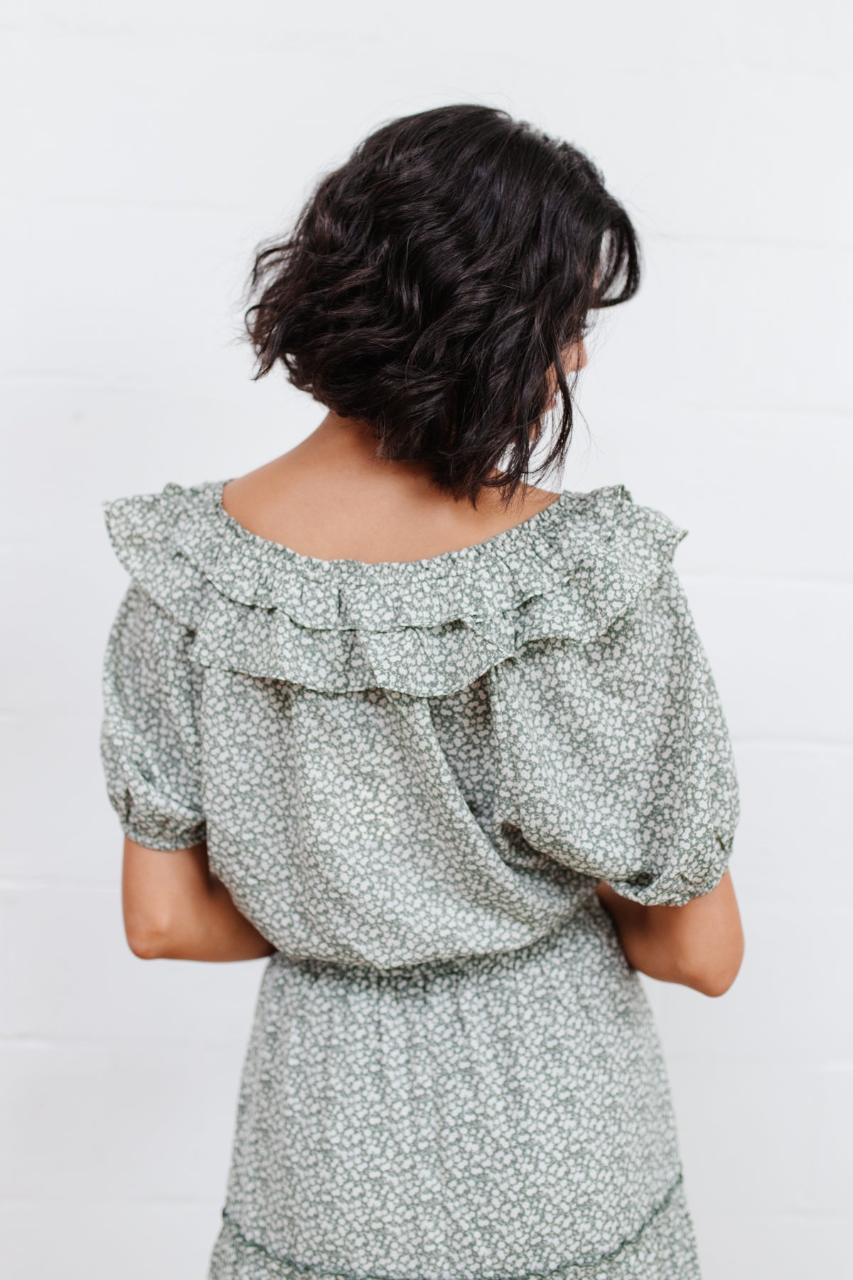 Head to date night in style in the Golden Hour Top! This cute top has all the details that we absolutely love. Featuring a ruffled elasticated neckline, keyhole detail on the front, balloon sleeves with elastic cuffs, and elastic waist. Not to mention it's in the most adorable tiny floral print! Pair with denim, nude sandals, and matching bag for an on trend look! S - 3X