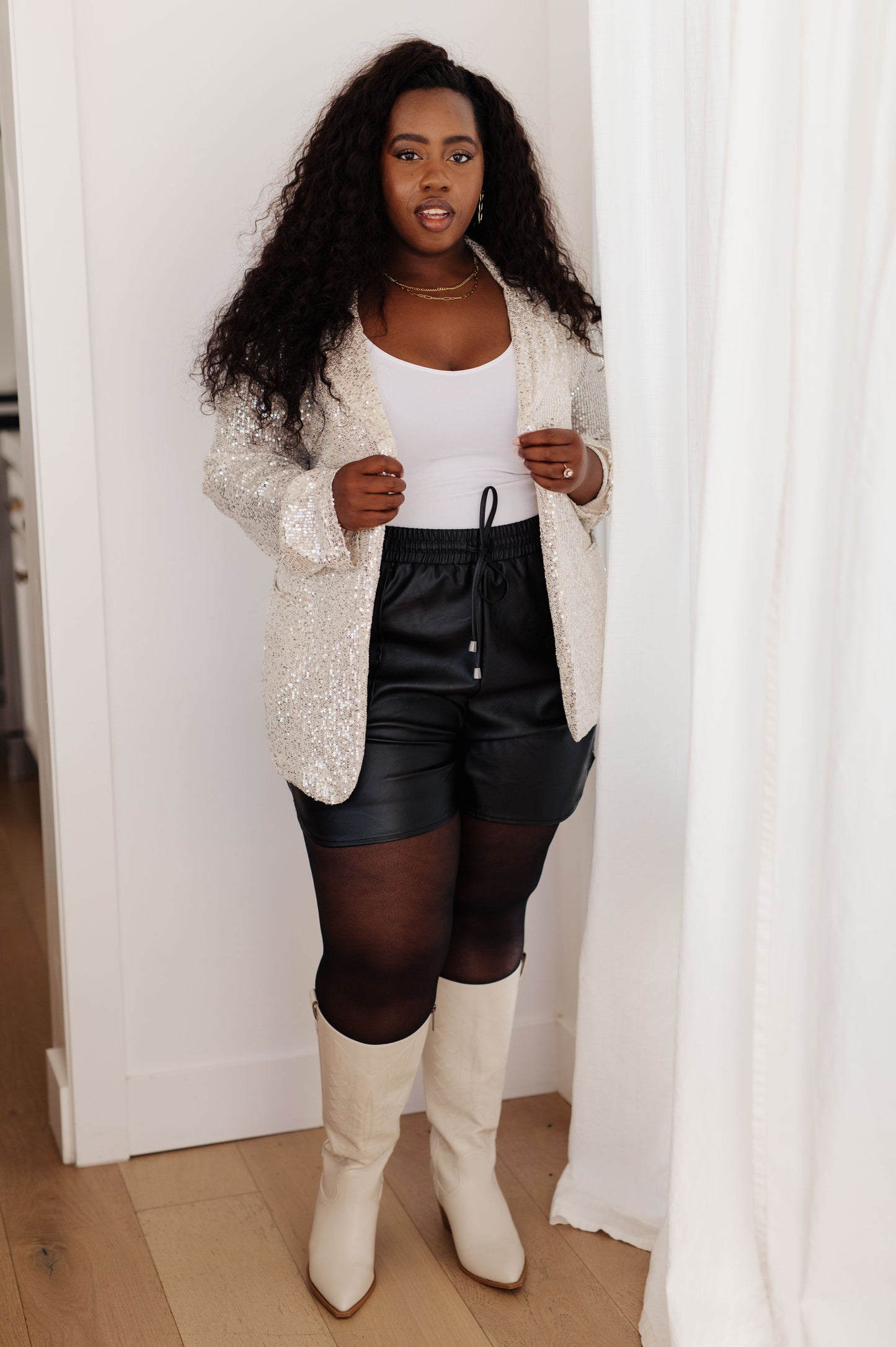 This I Know You're Busy Sequin Blazer will make you a showstopper! Crafted with an all-over silver sequin fabric, this blazer features a notched lapel, pockets, and a relaxed fit. Perfect for a fun evening look! S - 3X