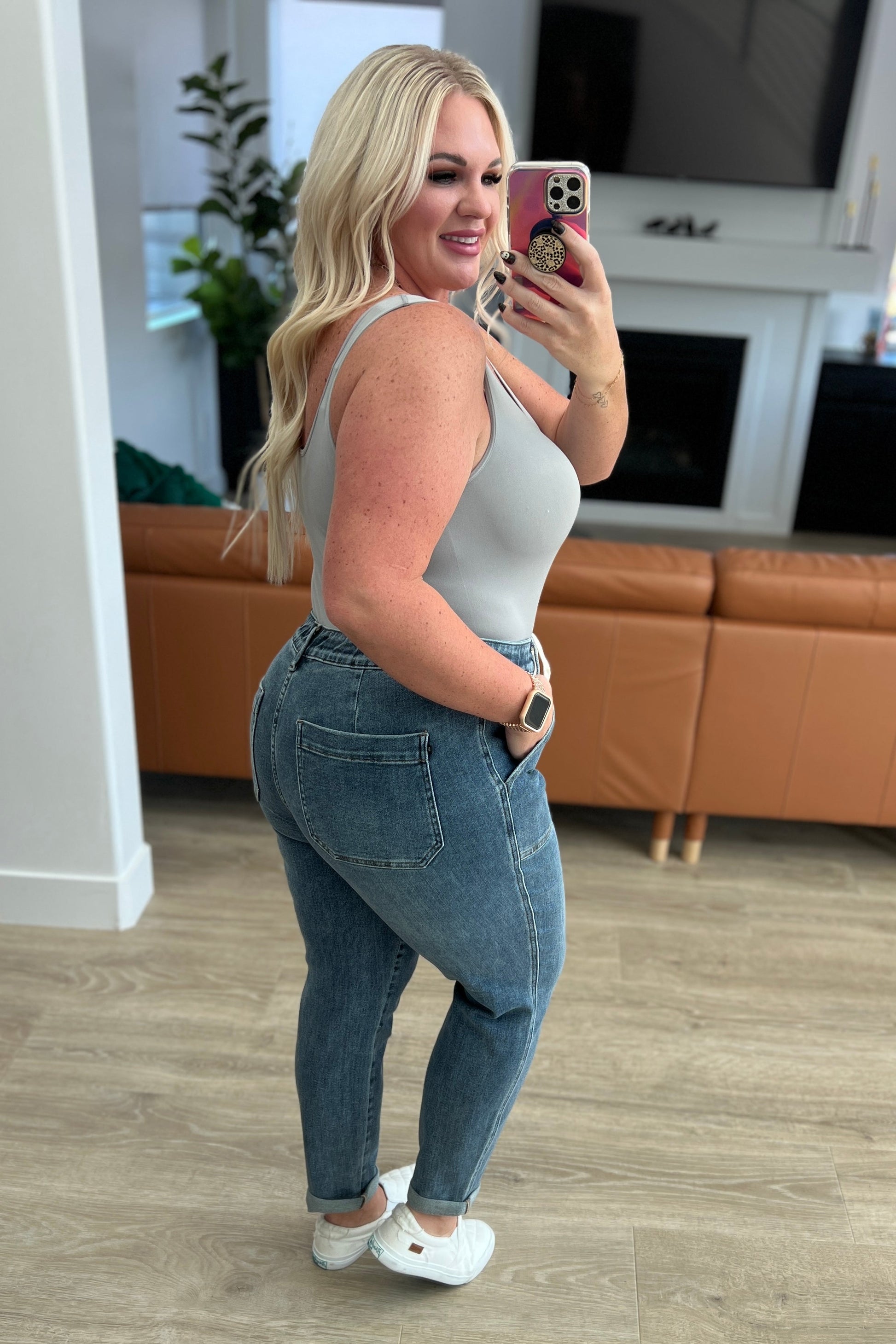 Experience the perfect fit and style in the Payton Pull-On Denim Joggers from Judy Blue! Made with a high rise and zero distressing, these medium-wash joggers offer an elastic waistband, functional drawstring, and patch pockets for a comfortable, adjustable fit. With an optional rolled cuff, you'll look and feel effortlessly chic. Are you ready to feel confident and stylish? Try Payton Pull-On Denim Joggers today! 0 -24W