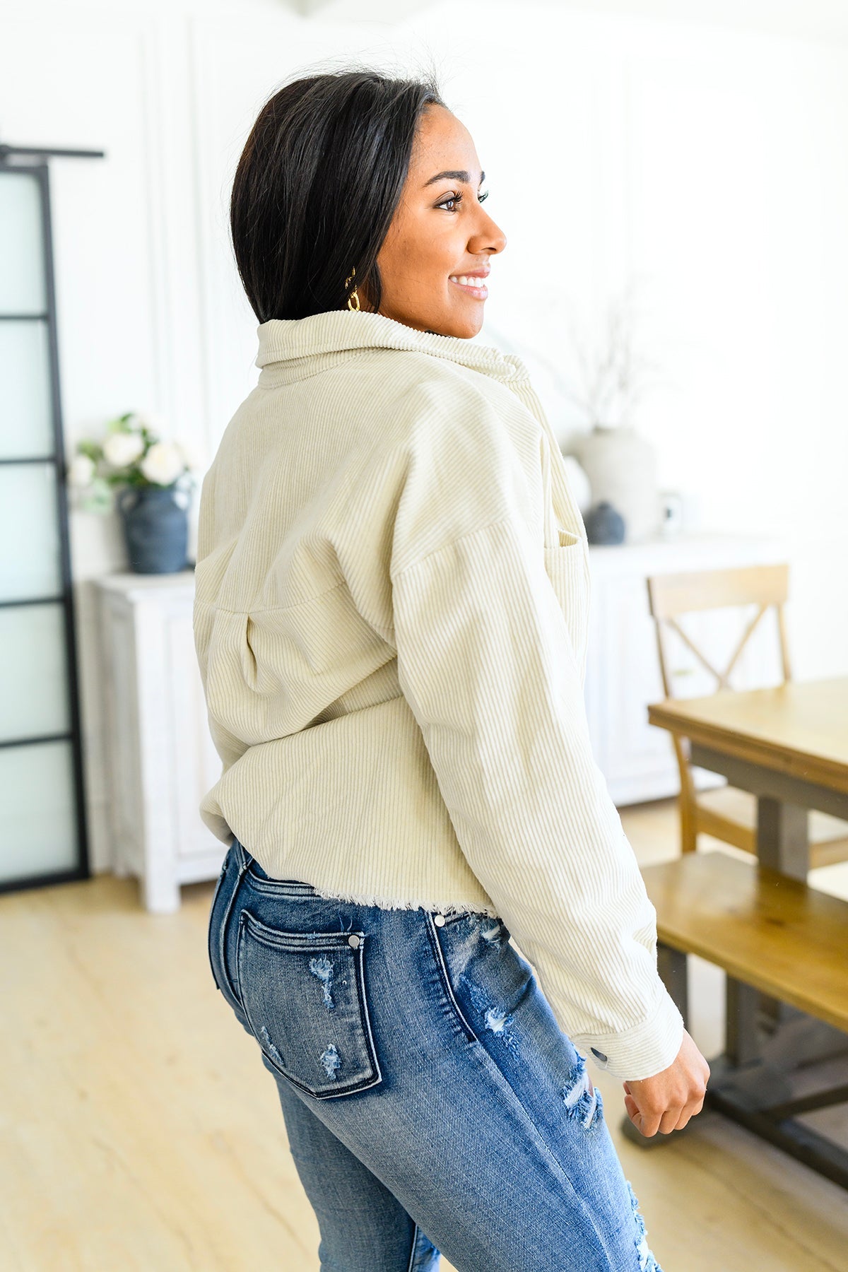 Make your mornings a little easier with versatile pieces like the Invested In You Corduroy Shacket! This shirt-meets-jacket features a lightweight corduroy shaping a collared neckline that falls into a functional button front. Slouchy long sleeves frame the slightly cropped bodice, that boasts a frayed hem and chest patch pocket. S - 3X