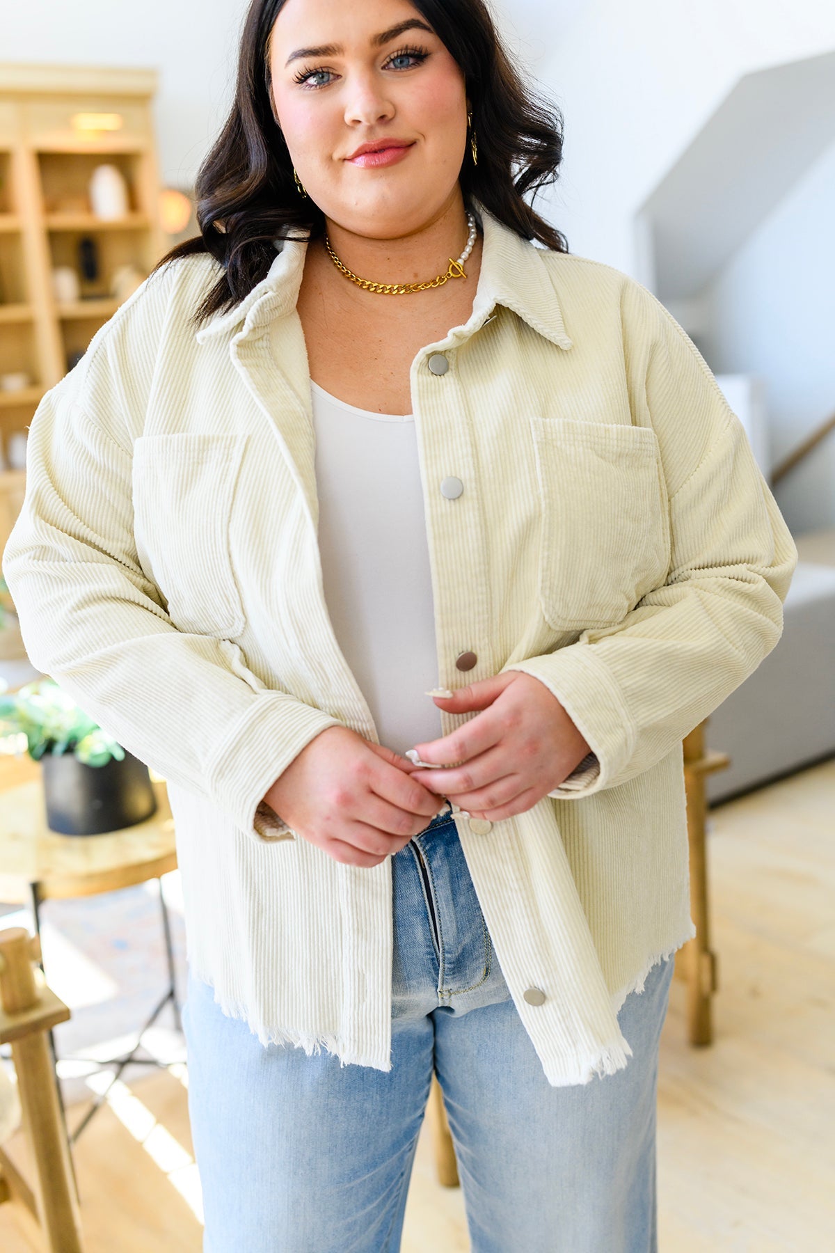 Make your mornings a little easier with versatile pieces like the Invested In You Corduroy Shacket! This shirt-meets-jacket features a lightweight corduroy shaping a collared neckline that falls into a functional button front. Slouchy long sleeves frame the slightly cropped bodice, that boasts a frayed hem and chest patch pocket. S - 3X