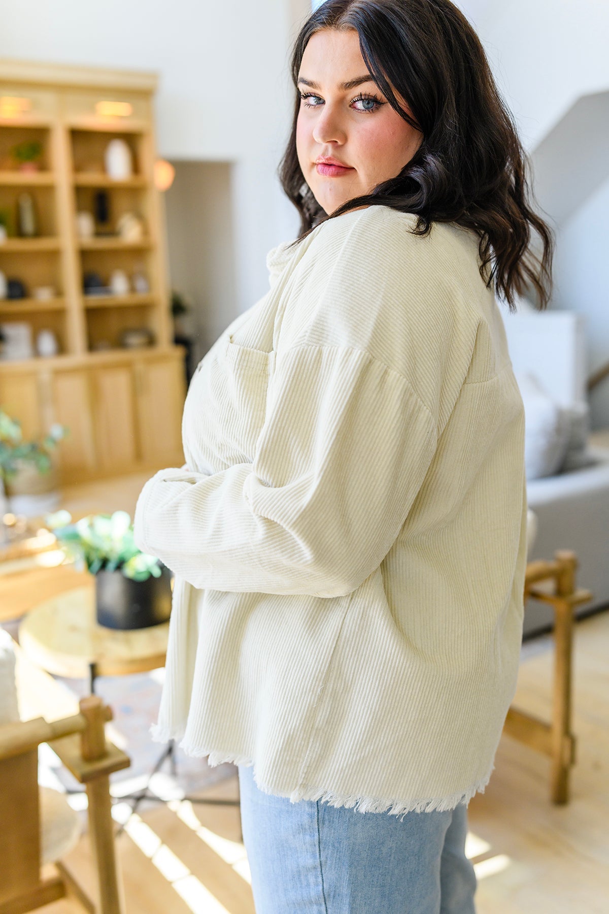 Make your mornings a little easier with versatile pieces like the Invested In You Corduroy Shacket! This shirt-meets-jacket features a lightweight corduroy shaping a collared neckline that falls into a functional button front. Slouchy long sleeves frame the slightly cropped bodice, that boasts a frayed hem and chest patch pocket. S - 3X