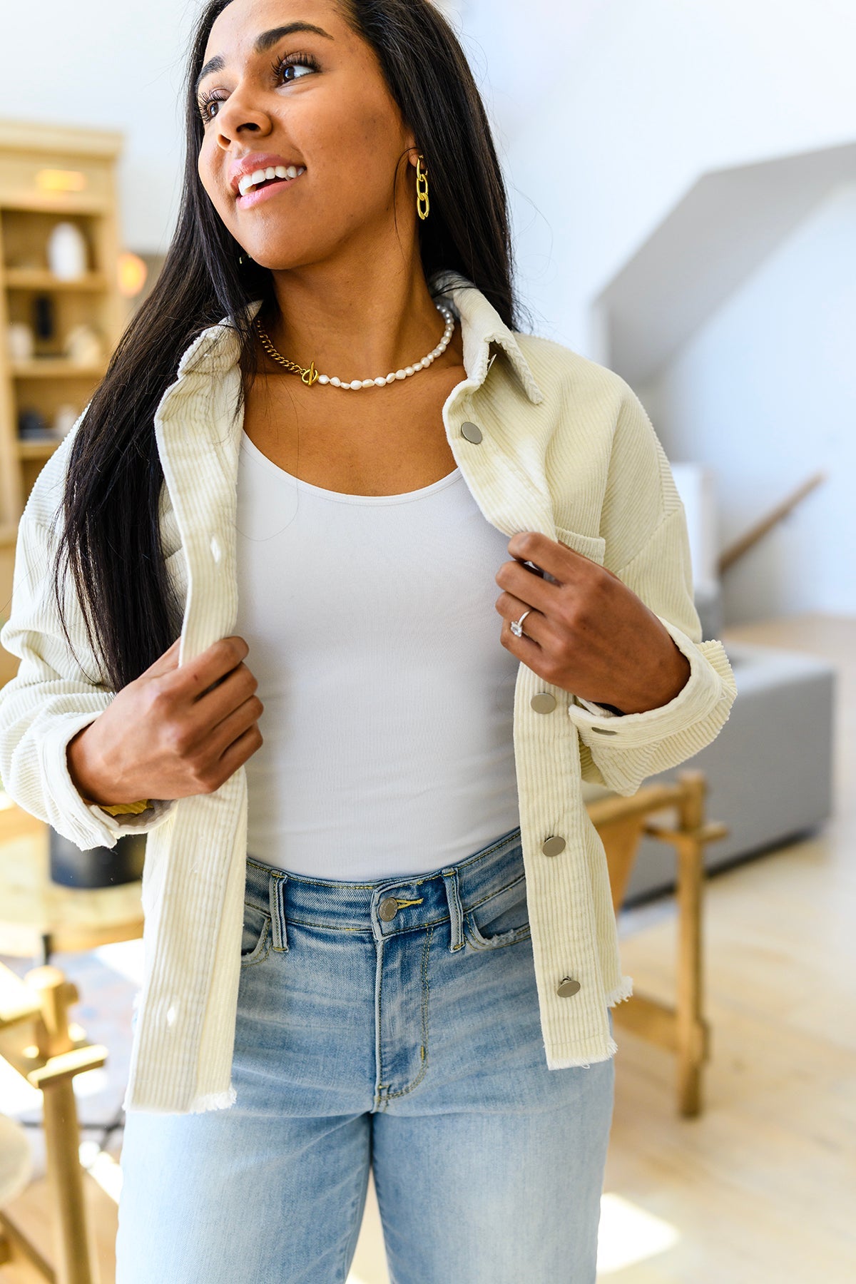 Make your mornings a little easier with versatile pieces like the Invested In You Corduroy Shacket! This shirt-meets-jacket features a lightweight corduroy shaping a collared neckline that falls into a functional button front. Slouchy long sleeves frame the slightly cropped bodice, that boasts a frayed hem and chest patch pocket. S - 3X