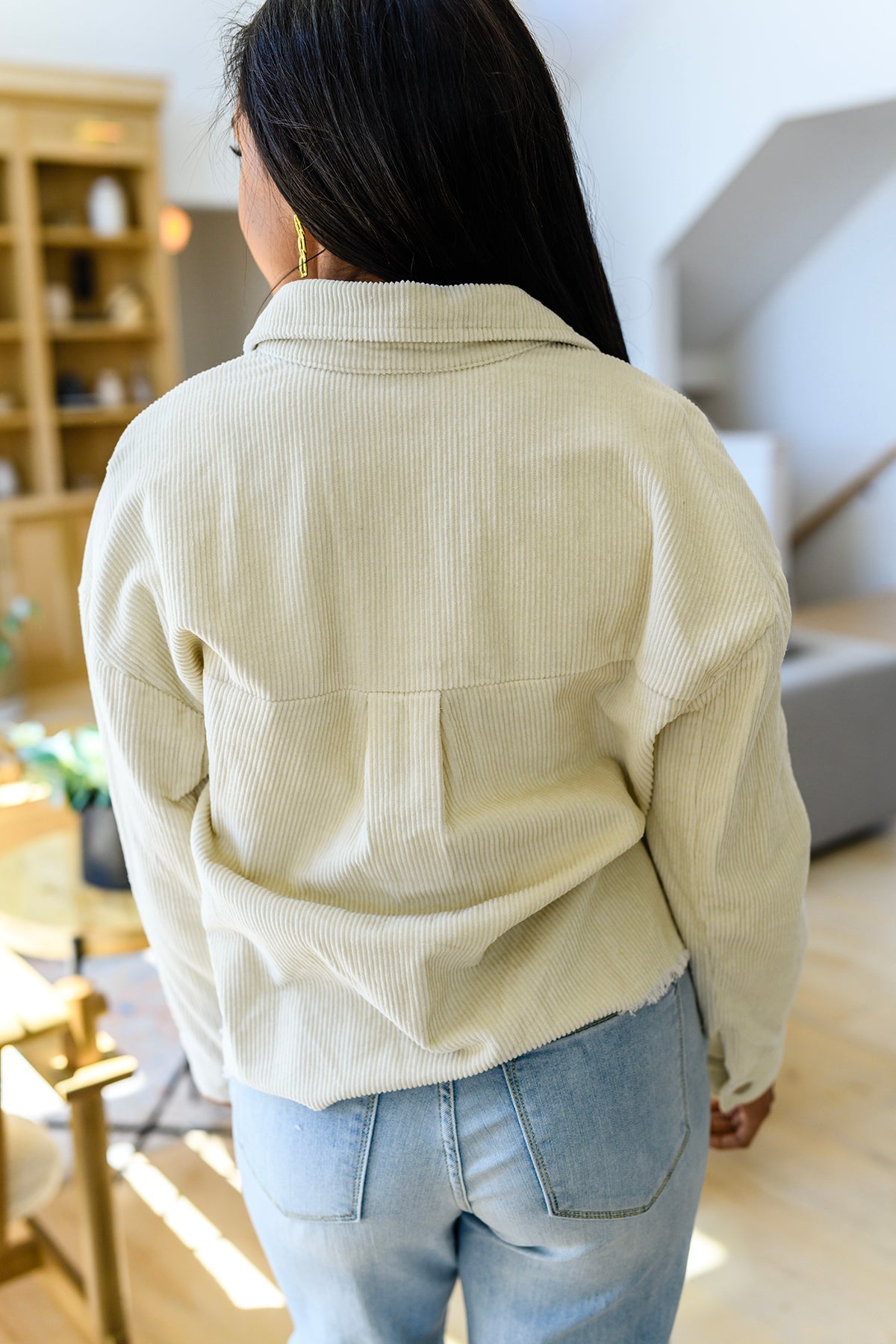 Make your mornings a little easier with versatile pieces like the Invested In You Corduroy Shacket! This shirt-meets-jacket features a lightweight corduroy shaping a collared neckline that falls into a functional button front. Slouchy long sleeves frame the slightly cropped bodice, that boasts a frayed hem and chest patch pocket. S - 3X