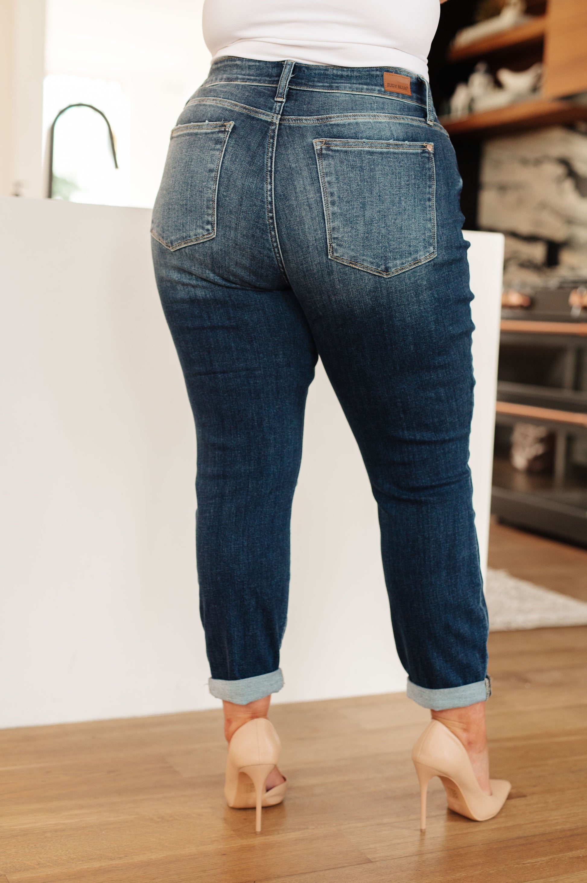 The London Boyfriend Jeans are your go to for any event life throws at ya! Made from a stretchy medium wash denim, it's hard to go wrong. Featuring a mid-rise waist with a five pocket cut, zipper fly and a loose fit-slightly tapered leg that cuffs, these classic jeans are going to become a closet staple.