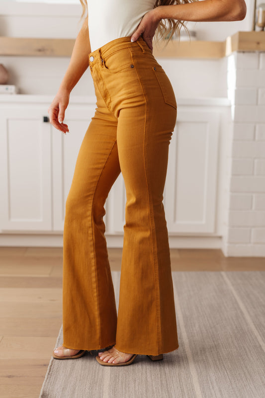 Make a statement in the Melinda High Rise Control Top Flare Jeans from Judy Blue! The garment-dyed marigold yellow is the perfect hue to make your outfit stand out. But the form-fitting high rise and tummy control tech aren't just for show – they provide an extra layer of comfort and confidence. The raw hemline will keep you looking and feeling your best.  0 -24W