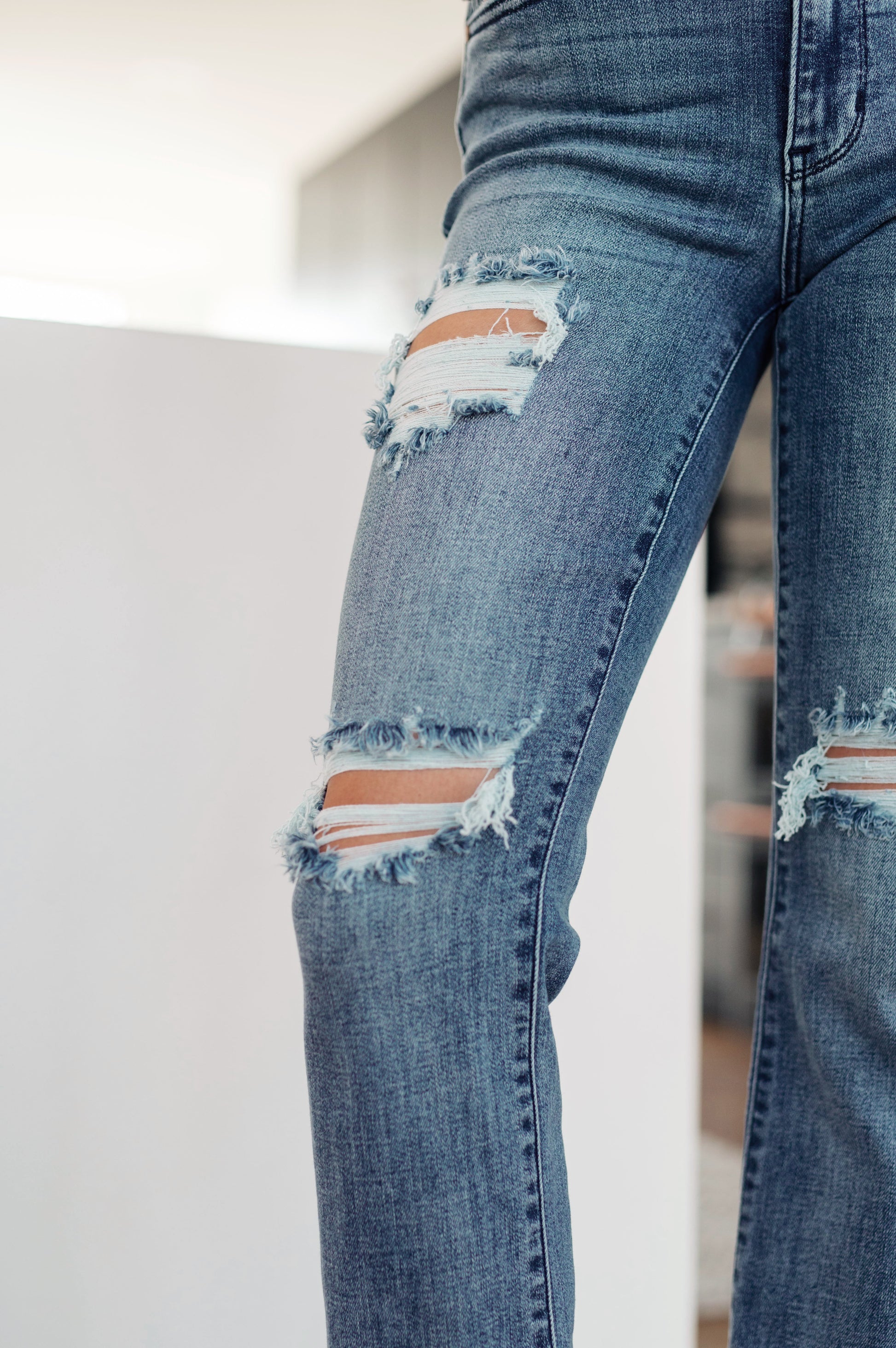 The O'Hara Destroyed Straight Jeans have the perfect balance of style, versatility, and timelessness! Featuring a stretch denim that shapes a mid rise waist with a five pocket cut and zipper fly. A slim fit through the thigh flares out at the ankle creating a straight cut silhouette. To top it off- these jeans have the perfect amount of distressing for an effortless cool girl look! 0 -24W
