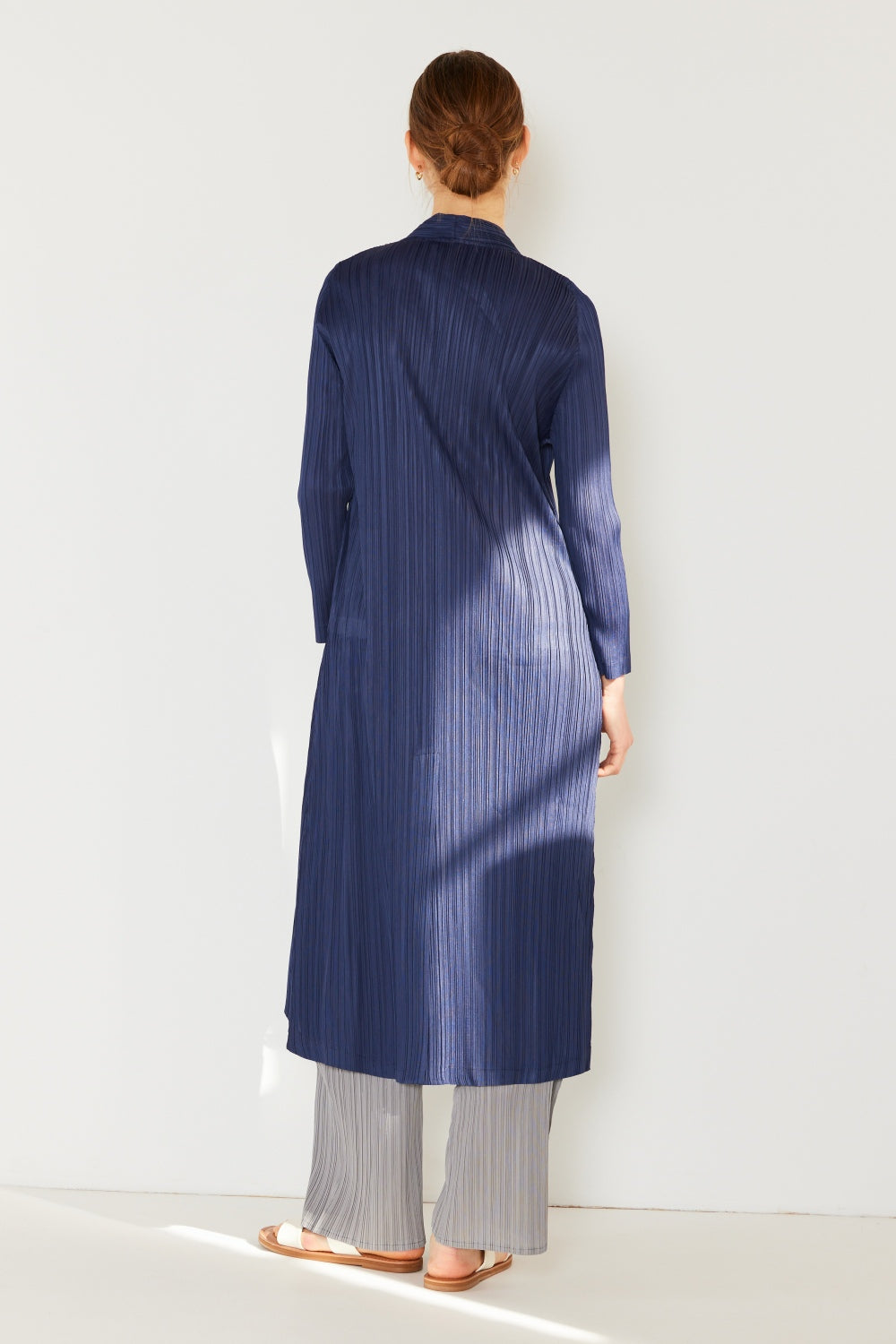 The Pleated Long Sleeve Cardigan is a versatile and chic layering piece for your wardrobe. With its pleated detailing and long sleeves, this cardigan offers a stylish and sophisticated look. The pleats add texture and visual interest to the classic cardigan design.