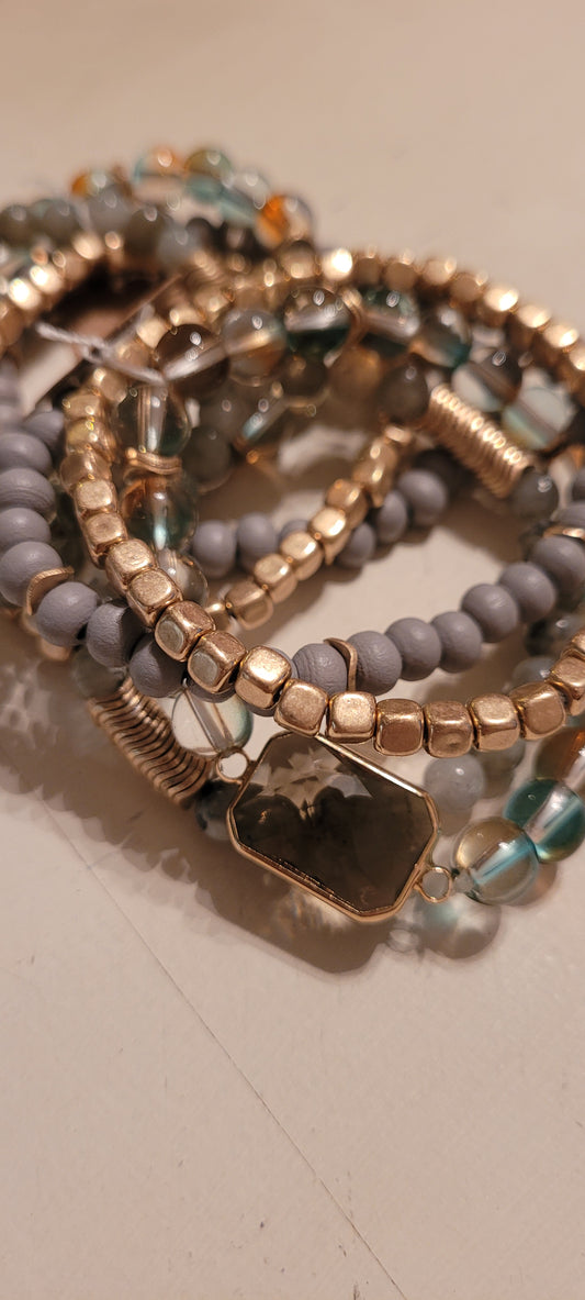 Set of 4 stretchy stackable bracelets Glass beads
