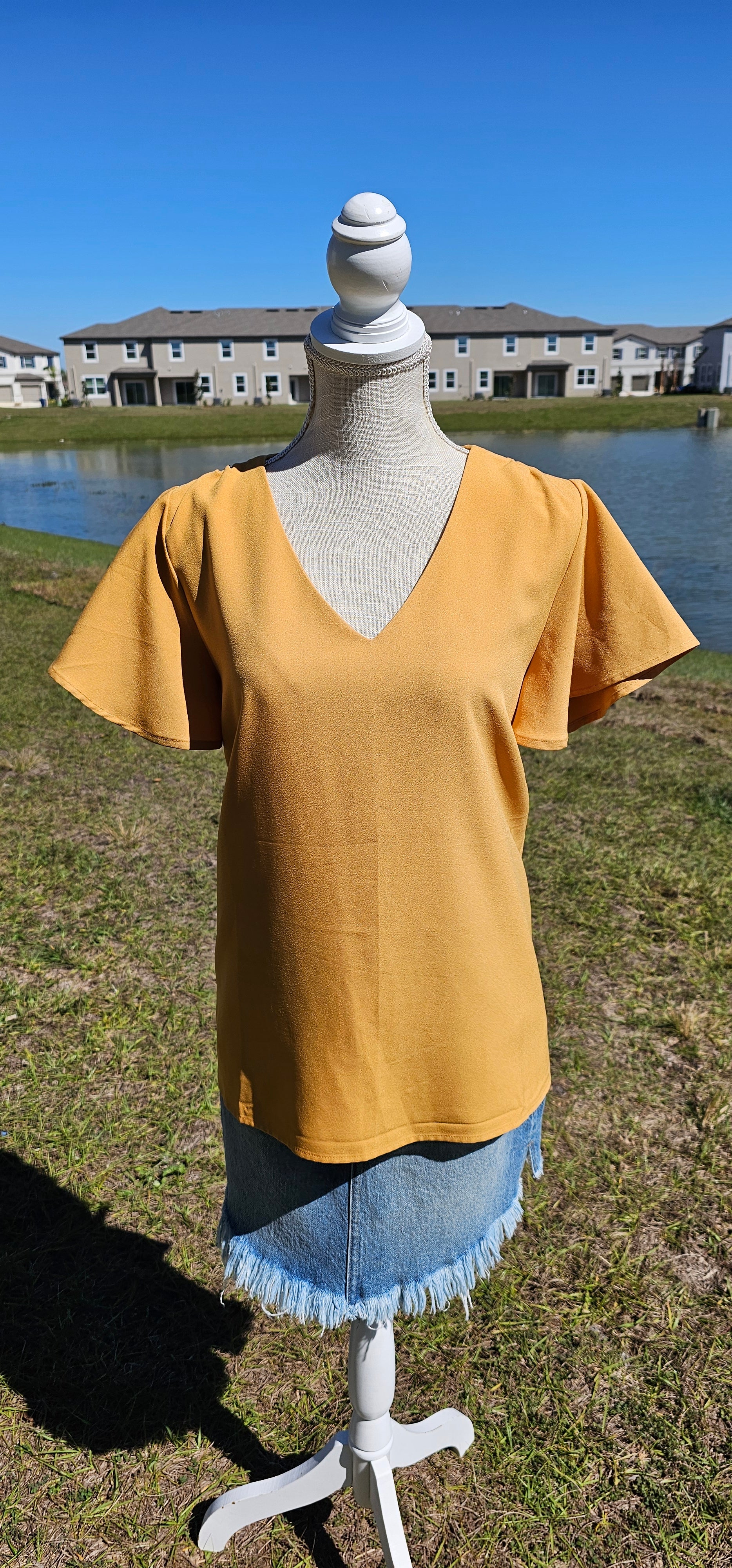 Harvest some style in this Dandelion Fields Golden Mustard Top! Featuring a woven flutter sleeve v-neck - it's the perfect outfit choice to spice up any look! Guaranteed to make you stand out like a ray of sunshine. Sizes small through x-large.