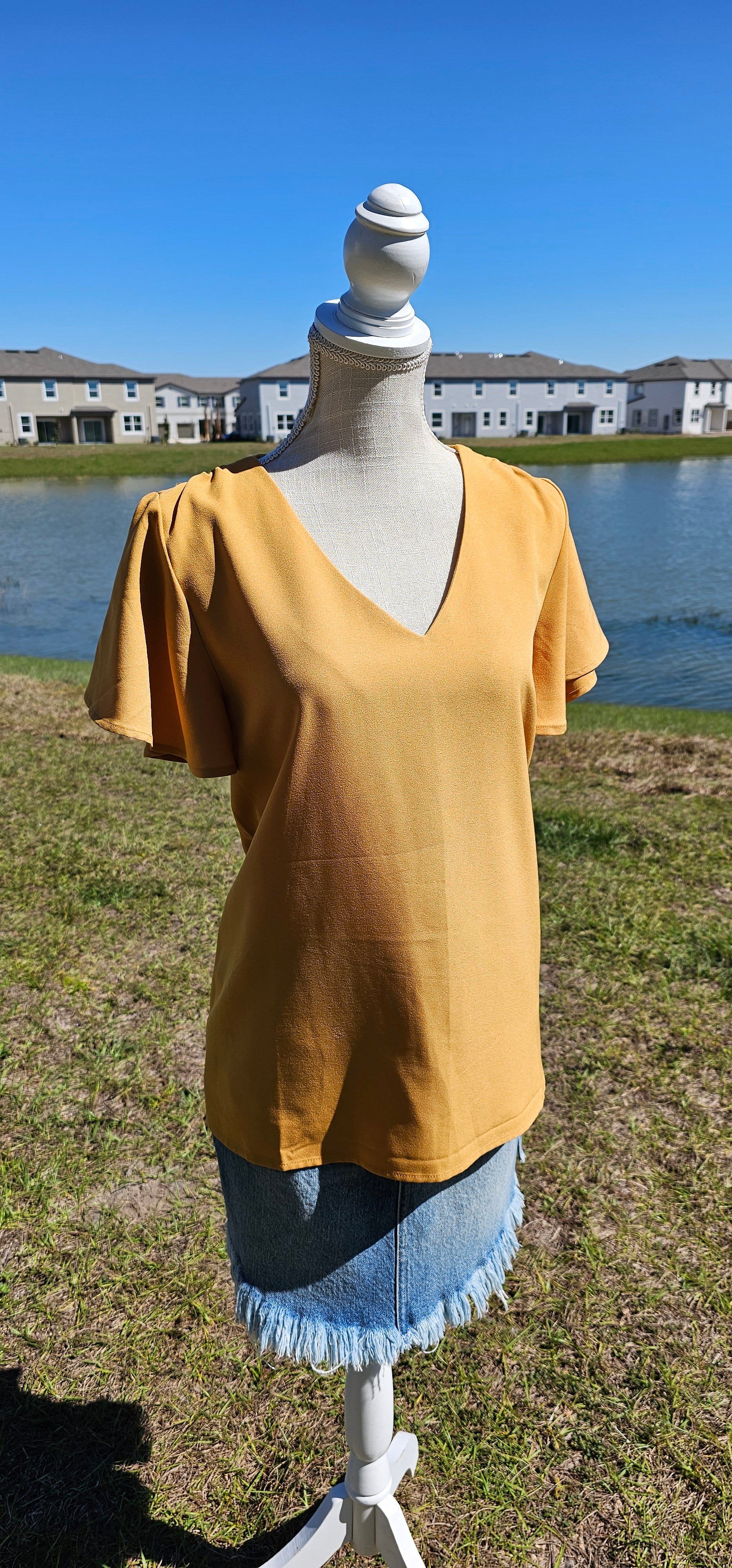 Harvest some style in this Dandelion Fields Golden Mustard Top! Featuring a woven flutter sleeve v-neck - it's the perfect outfit choice to spice up any look! Guaranteed to make you stand out like a ray of sunshine. Sizes small through x-large.