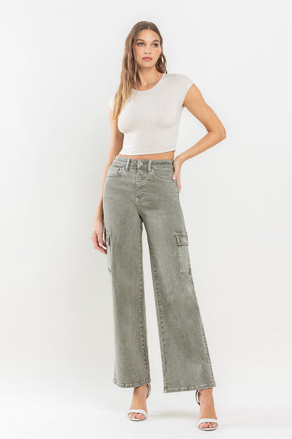 These '90s Super High Rise Loose Cargo Jeans are the epitome of vintage cool. With their ultra-high waist and loose fit, they offer a relaxed and comfortable style. The cargo pockets add an extra touch of utility and functionality.  24-32