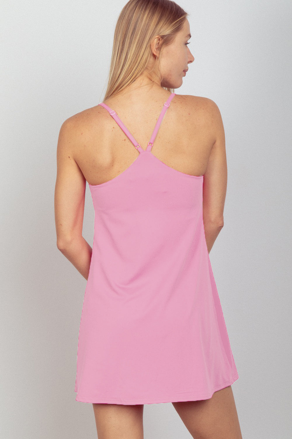 The sleeveless active tennis dress features a sleek design and a unitard liner for added comfort and support. It is perfect for rigorous tennis matches or training sessions. The unitard liner provides coverage and helps keep you feeling secure during movement. S-L