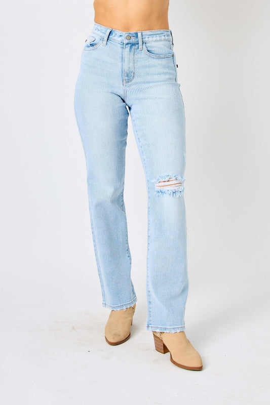These high waist distressed straight 0 - 24Weans are a must-have. Their flattering cut accentuates your curves while the distressed details add an edgy vibe. Made with high-quality denim, they are both comfortable and durable. The high waist design also helps to cinch in your waist and create a slimming effect