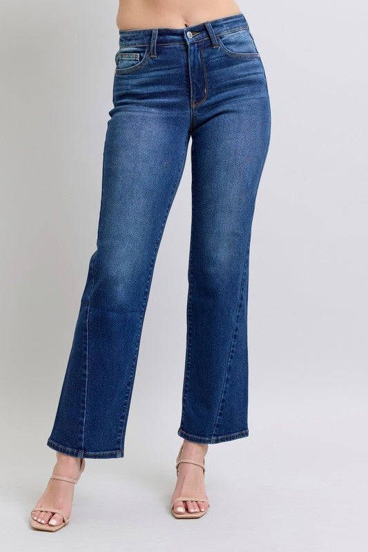 The Side Seam Detail Straight Jeans with Pockets are a contemporary take on a classic style. Featuring unique side seam detailing, these jeans add a modern twist to the timeless straight fit. The addition of pockets provides both functionality and practicality, making these jeans stylish and versatile for everyday wear. Pair them with a tucked-in blouse and heels for a sophisticated look, or dress them down with a t-shirt and sneakers for a casual vibe.
Features: Basic style
Stretch: Slightly stretchy
Mater