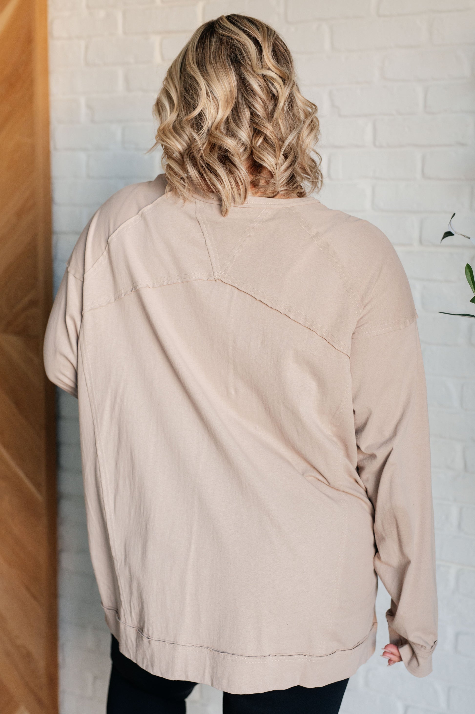 ersey Knit
Boat Neckline
Dropped Shoulder
Banded Sleeve Cuff
Side Slits
Stepped Hem
Exposed Seams
100% Cotton
True to Size

S: Chest 54'' Length 29''
M: Chest 56'' Length 29''
L: Chest 60'' Length 30''
XL: Chest 61'' Length 30.5''
1XL: Chest 62'' Length 30.5''
2XL: Chest 64'' Length 31''
3XL: Chest 68'' Length 32''