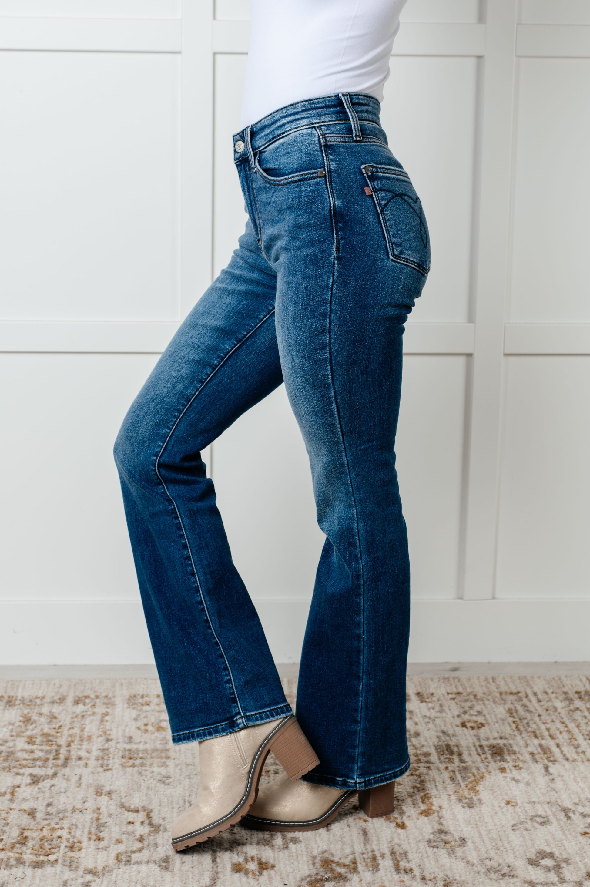 The brushed fibers in the&nbsp;denim trap warm air for insulation and helps keep you warm during the colder seasons!

Judy Blue
High Rise

Zip Fly
Thermal Lining
Dark Wash
4-Way Stretch
Non-Distressed
93.7% Cotton, 5% Polyester, 1.3% Spandex
True to Judy Blue Sizing