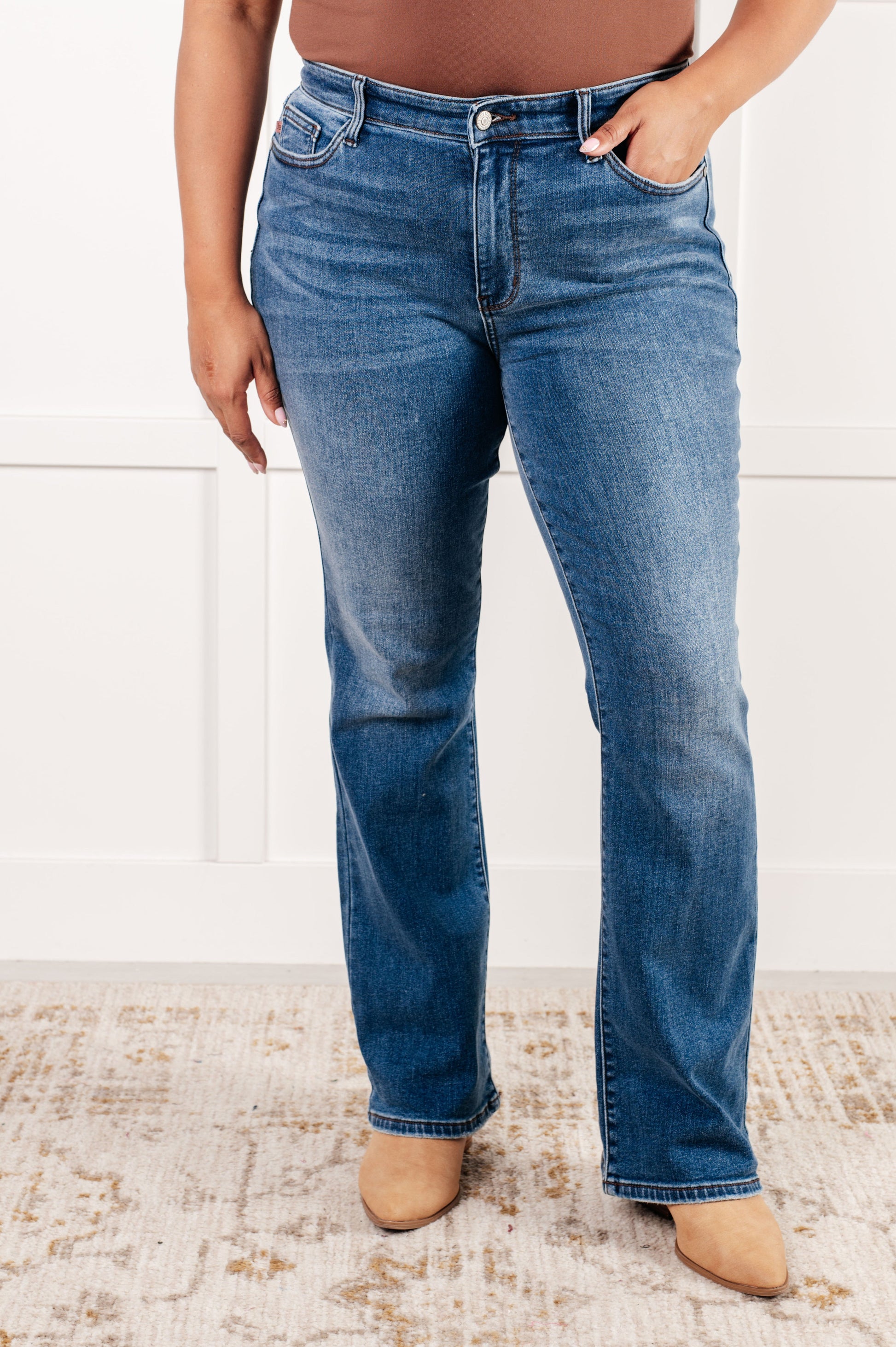 The brushed fibers in the&nbsp;denim trap warm air for insulation and helps keep you warm during the colder seasons!

Judy Blue
High Rise

Zip Fly
Thermal Lining
Dark Wash
4-Way Stretch
Non-Distressed
93.7% Cotton, 5% Polyester, 1.3% Spandex
True to Judy Blue Sizing