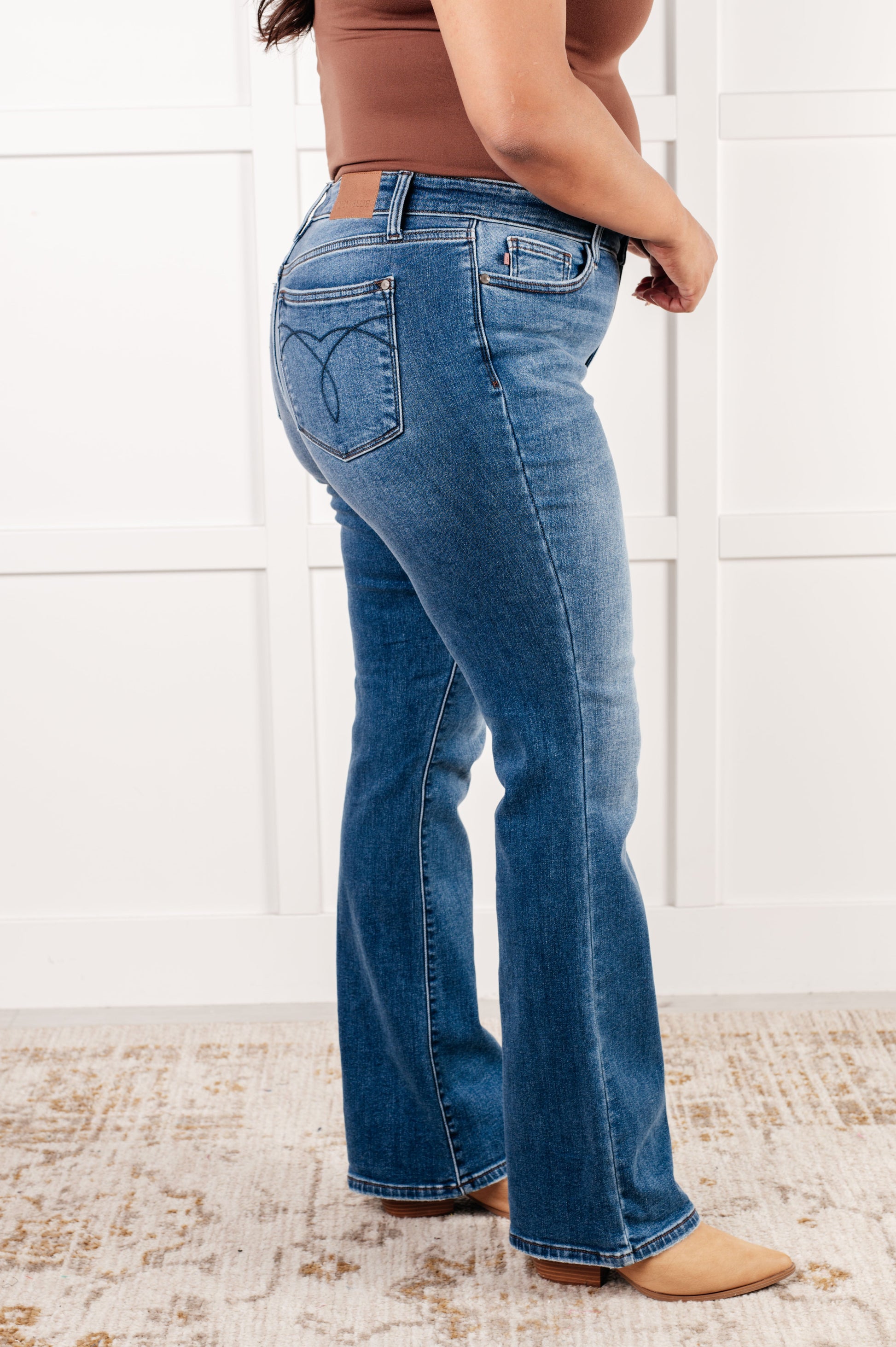 The brushed fibers in the&nbsp;denim trap warm air for insulation and helps keep you warm during the colder seasons!

Judy Blue
High Rise

Zip Fly
Thermal Lining
Dark Wash
4-Way Stretch
Non-Distressed
93.7% Cotton, 5% Polyester, 1.3% Spandex
True to Judy Blue Sizing