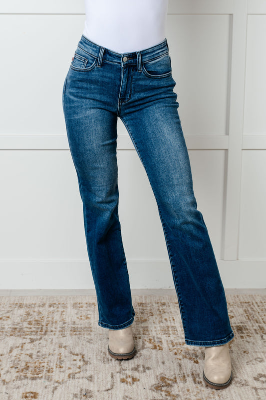 The brushed fibers in the&nbsp;denim trap warm air for insulation and helps keep you warm during the colder seasons!

Judy Blue
High Rise

Zip Fly
Thermal Lining
Dark Wash
4-Way Stretch
Non-Distressed
93.7% Cotton, 5% Polyester, 1.3% Spandex
True to Judy Blue Sizing