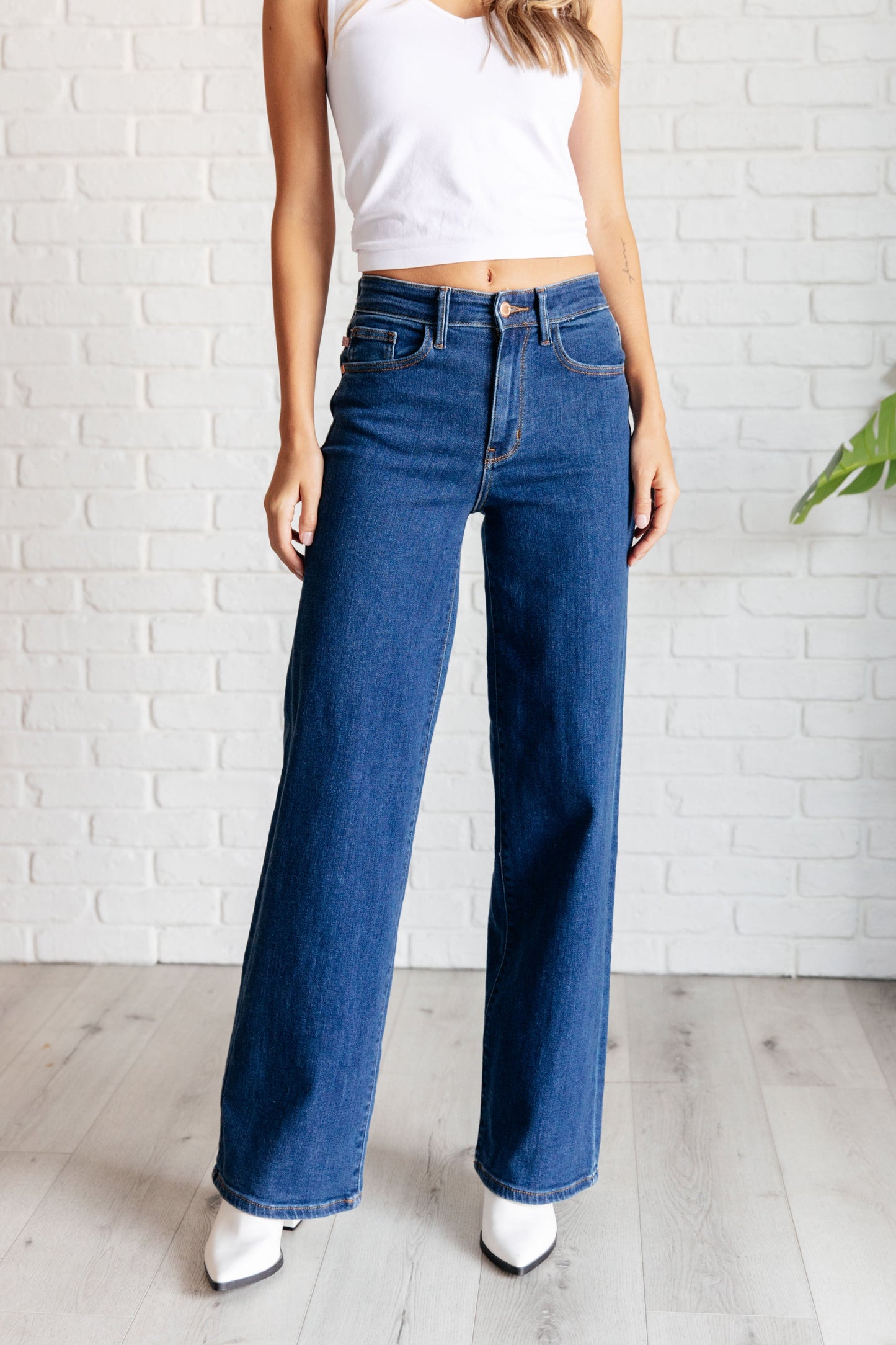 The Hazel High Rise Vintage Wide Leg Jeans are the perfect addition to your denim collection! Featuring a flattering high rise fit and a vintage wide leg cut, these non-distressed jeans are in a classic medium wash that will never go out of style. Get the perfect fit with these timeless jeans.