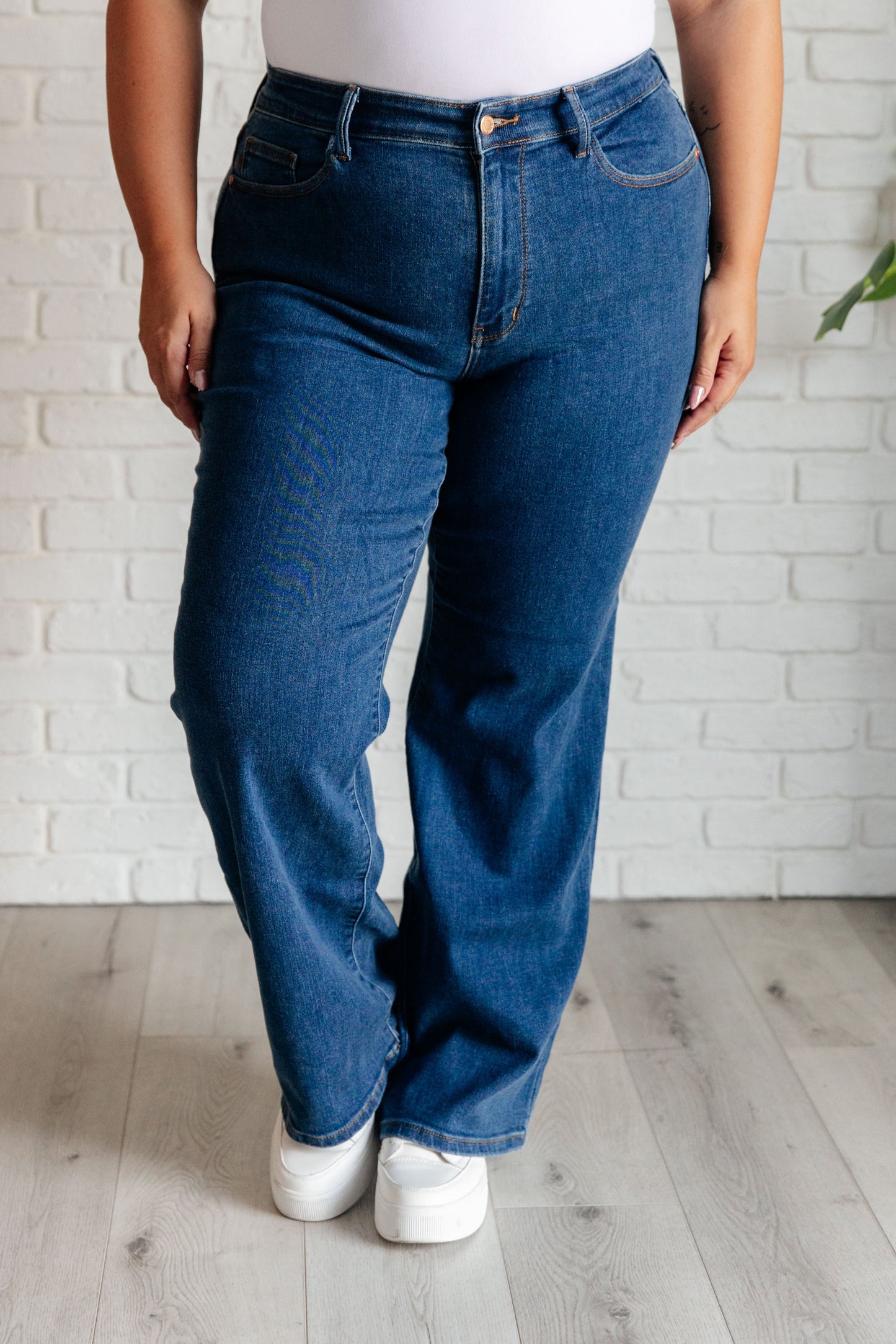 The Hazel High Rise Vintage Wide Leg Jeans are the perfect addition to your denim collection! Featuring a flattering high rise fit and a vintage wide leg cut, these non-distressed jeans are in a classic medium wash that will never go out of style. Get the perfect fit with these timeless jeans.