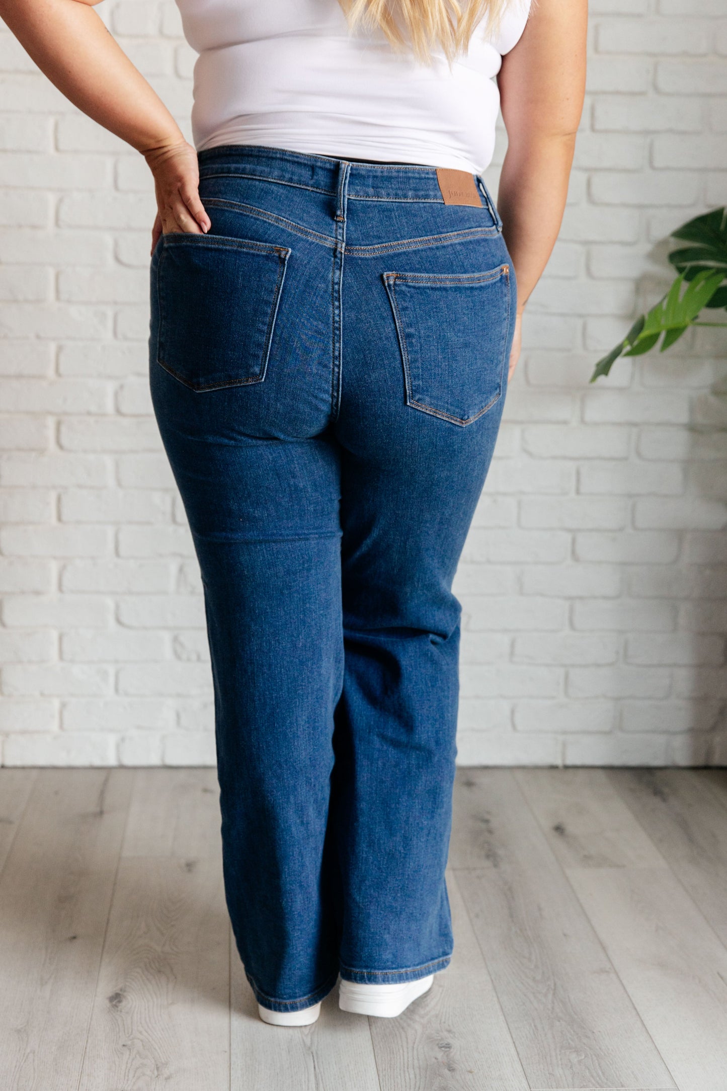 The Hazel High Rise Vintage Wide Leg Jeans are the perfect addition to your denim collection! Featuring a flattering high rise fit and a vintage wide leg cut, these non-distressed jeans are in a classic medium wash that will never go out of style. Get the perfect fit with these timeless jeans.