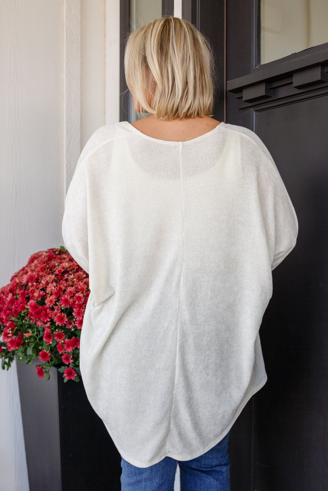 Lightweight Sweater Knit
Open Front
Dolman Sleeves
Scooped Hem
95% Polyester, 5% Spandex
True to Size

S: Chest 54" Length 31"
M: Chest 56" Length 31.5"
L: Chest 58" Length 32"
1XL: Chest 62" Length 33"
2XL: Chest 64" Length 34"
3XL: Chest 66" Length 35"