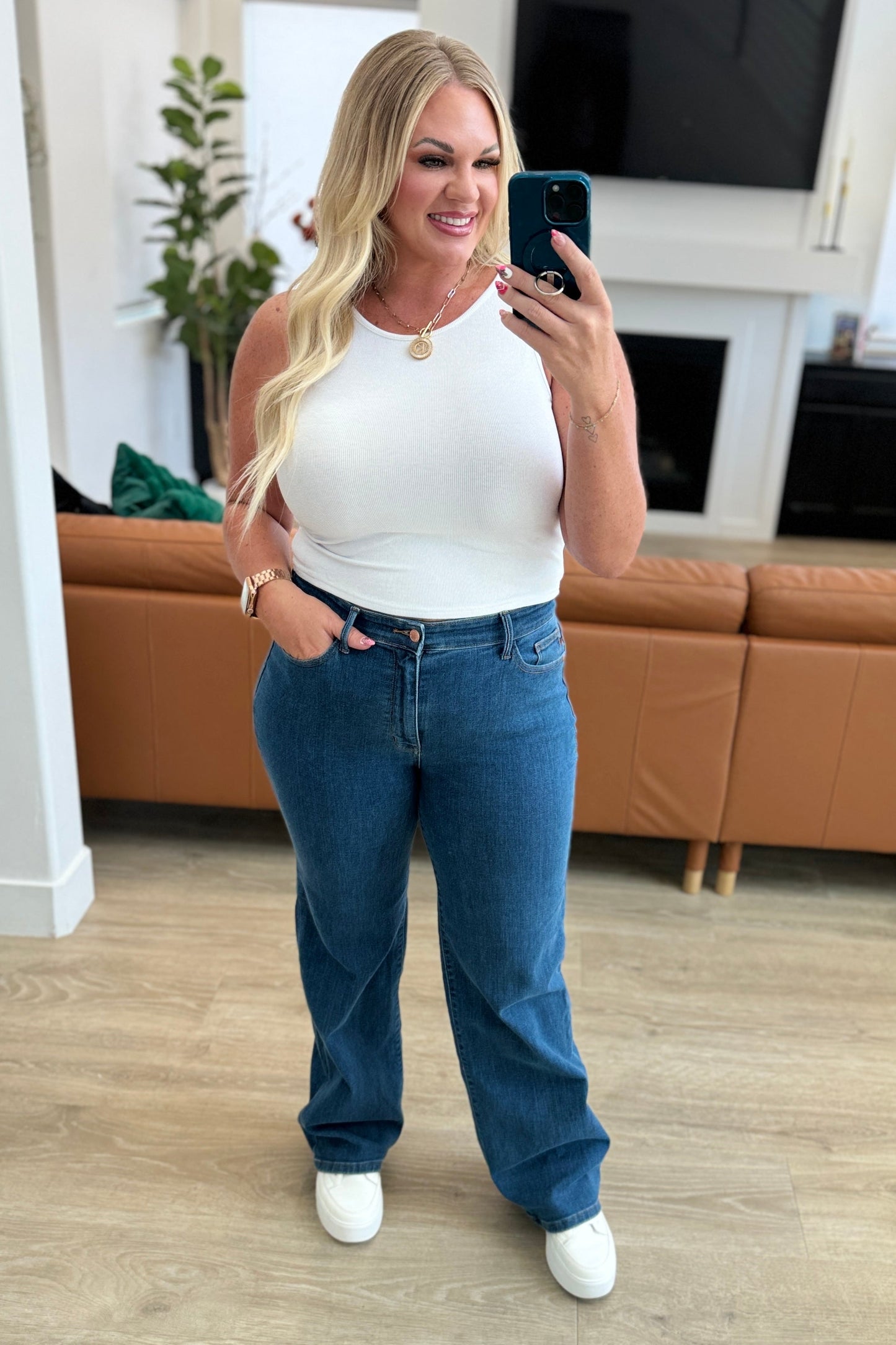 The Hazel High Rise Vintage Wide Leg Jeans are the perfect addition to your denim collection! Featuring a flattering high rise fit and a vintage wide leg cut, these non-distressed jeans are in a classic medium wash that will never go out of style. Get the perfect fit with these timeless jeans.