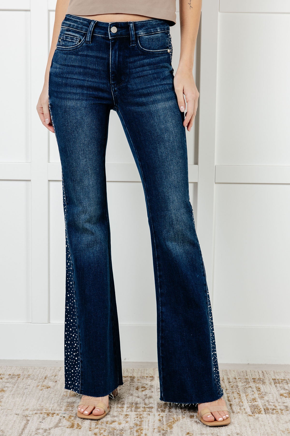 Add a touch of sparkle to your denim collection with our Shannon Mid Rise Flare Jeans! The dark wash and rhinestone side panel detailing create a bold, flared silhouette that will surely turn heads. Perfect for those who love a touch of glamour in their wardrobe.

Judy Blue
Mid Rise
Zip Fly
Dark Wash
Non-Distressed
Rhinestone Side Panel Detail
Flared Silhouette
76.2% Cotton, 22.5% Polyester, 1.3% Spandex
True to Judy Blue Sizing