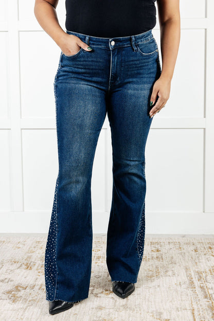 Add a touch of sparkle to your denim collection with our Shannon Mid Rise Flare Jeans! The dark wash and rhinestone side panel detailing create a bold, flared silhouette that will surely turn heads. Perfect for those who love a touch of glamour in their wardrobe.

Judy Blue
Mid Rise
Zip Fly
Dark Wash
Non-Distressed
Rhinestone Side Panel Detail
Flared Silhouette
76.2% Cotton, 22.5% Polyester, 1.3% Spandex
True to Judy Blue Sizing