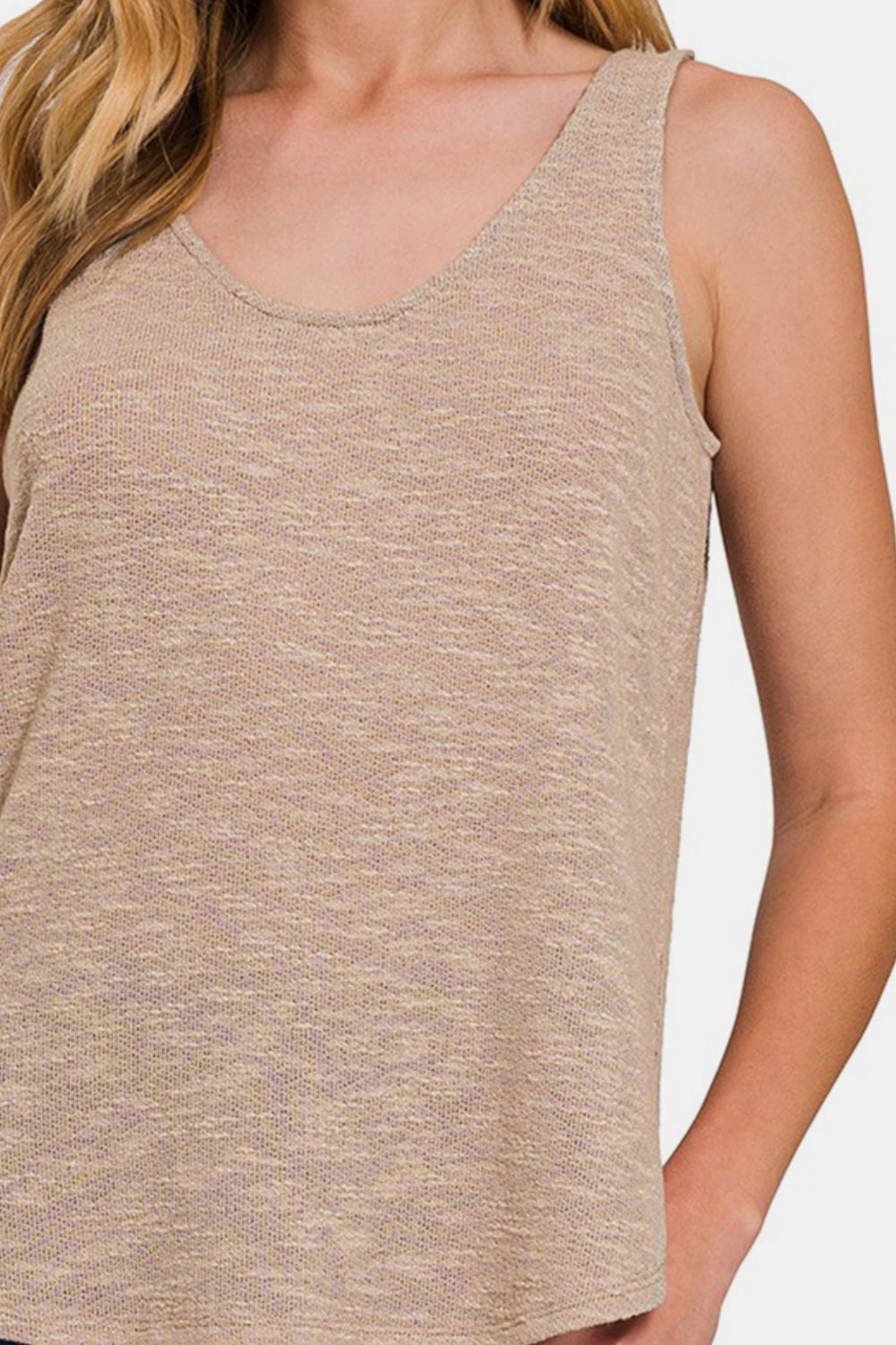 The Curved Hem Round Neck Tank is a simple and stylish crewneck vest that features an elegant curved hem. This vest is suitable for summer wear, so you can feel cool and comfortable. Pair it with denim shorts, skirts or sweatpants for a casual and chic everyday look. Designed to be sleek and comfortable, this vest is a must-have for your casual wardrobe, allowing you to show off your fashion sense and confidence at any time. S-L