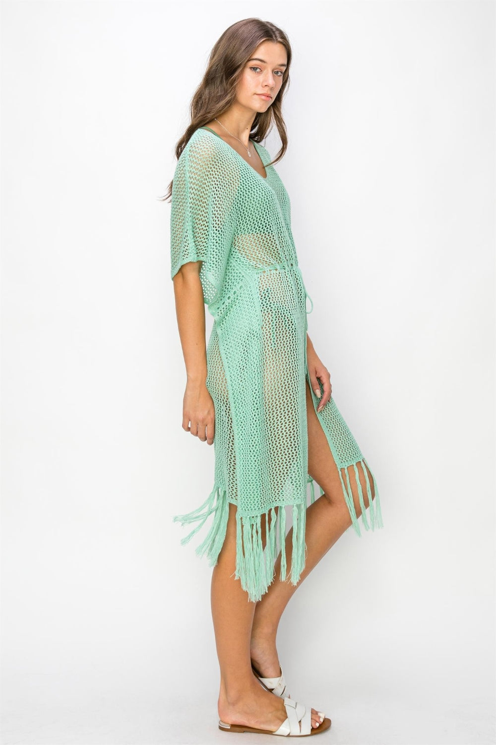 This drawstring waist fringed hem cover up is the perfect addition to your summer wardrobe. The adjustable drawstring waist allows for a customizable fit, while the fringed hem adds a trendy touch. S  -L