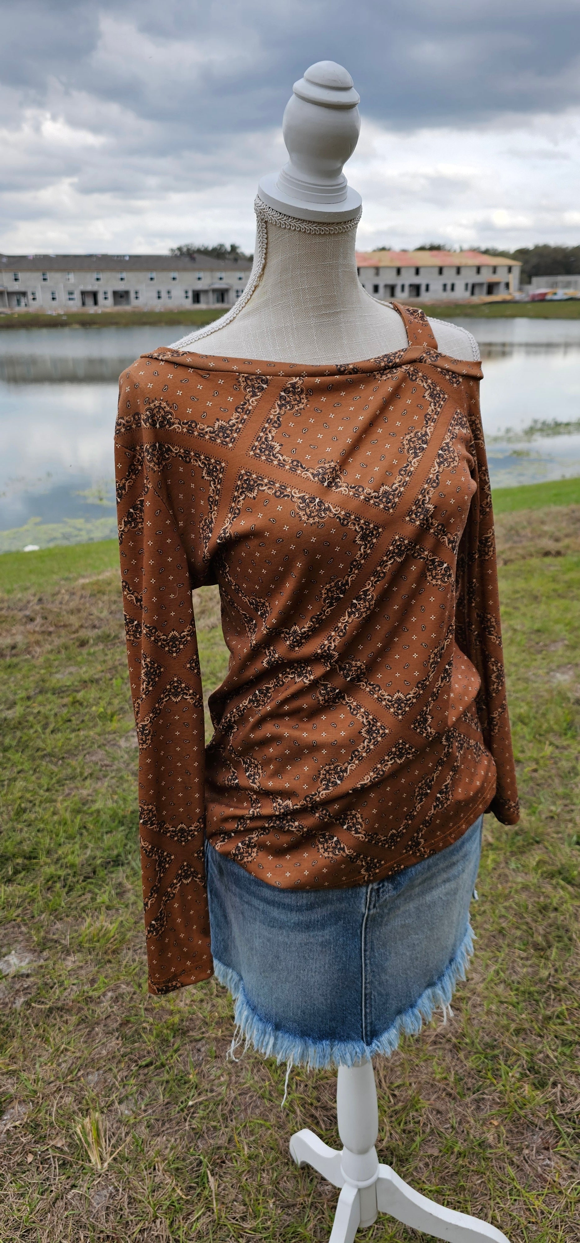 This top features one cold shoulder with strap, long sleeves, with bandana print.  Light weight and breathable. Go ahead and wear it line dancing, to the rodeo, hanging out with your friends, or just running errands.  You know that you want to give it a try! Sizes small through x-large.