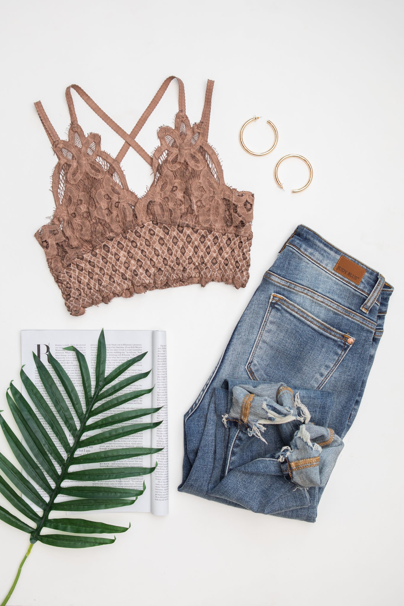 This beautiful lace bralette is perfect for layering. This lightweight, medium support bralette brings a feminine touch to any outfit. Pair it with a t-shirt or oversized sweater for a comfortable and flirty look! S - XL
