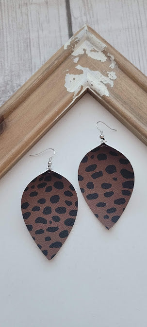 Inverted teardrop shape Mocha spotted faux leather Pinched Silver fish hook dangle earrings Rubber earring back Whether you want to be on the wild side or classy this earring set it will add a fun touch to your outfit