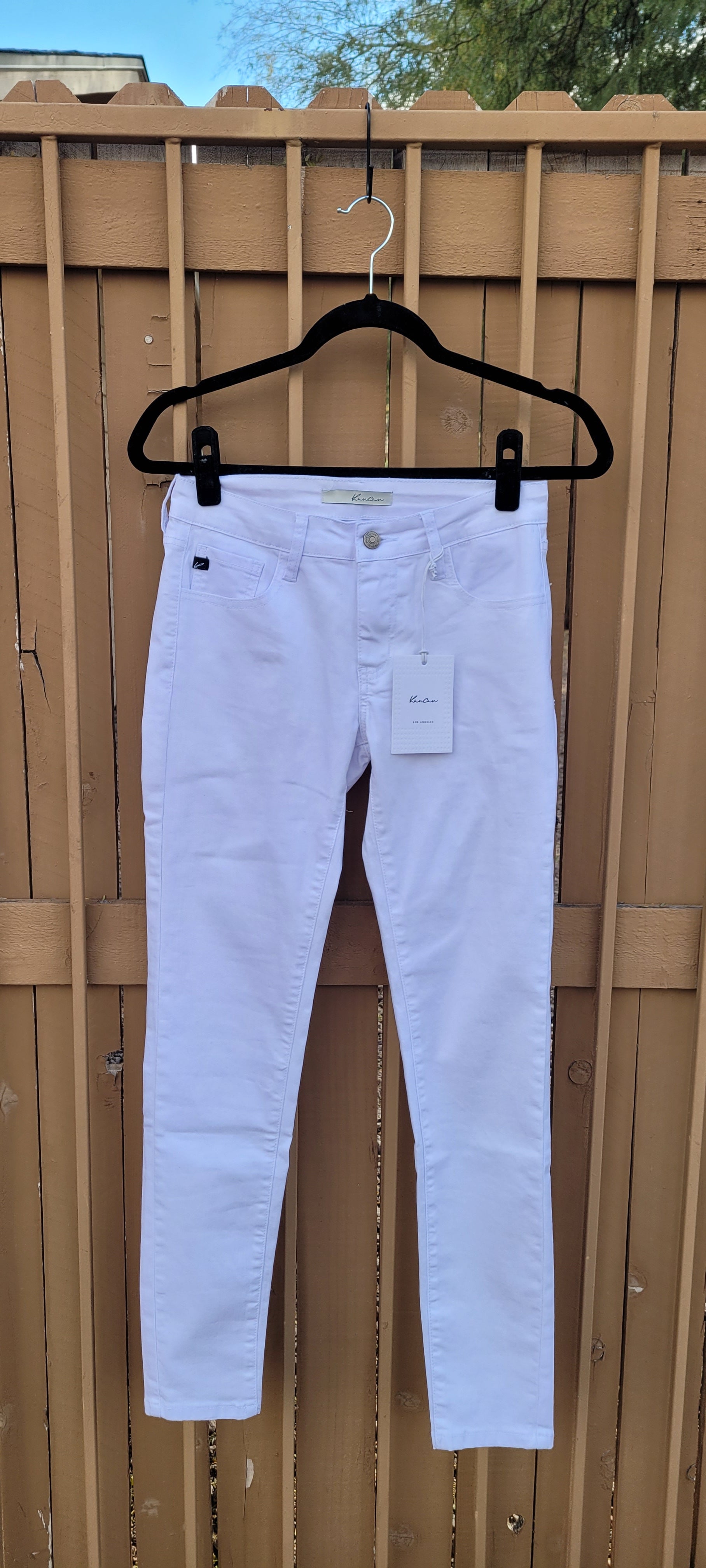 These cute white mid rise, ankle skinny jeans are nice and stretchy.  Please refer to photo below for stretch level. Great for everyday wear.  You can dress these jeans up or wear them as a casual piece.  You choose how you want to make a statement. Sizes 3/25, 5/26, 9/28, 11/29