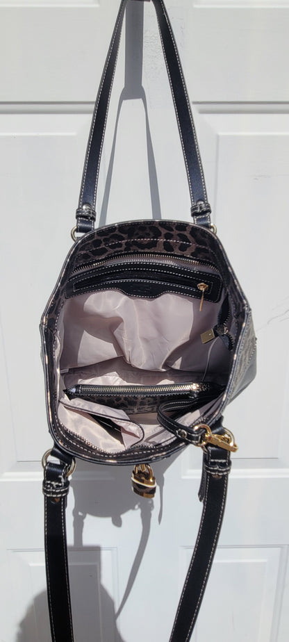 Step out in style with our "Out And About" purse! With its fierce shoulder straps, cell phone pockets, and zipper coin pouch, you'll be 'roarin'' with confidence! Plus, the leopard design and locket embellishment give you extra 'purr-s' and put the 'feline' in fine!