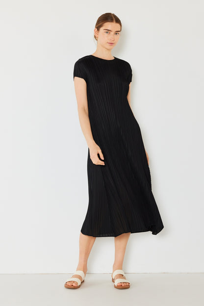 The Pleated Cap Sleeve A-Line Dress is a timeless and elegant piece that exudes feminine charm. Featuring delicate pleats and cap sleeves, this dress offers a classic and flattering silhouette. 