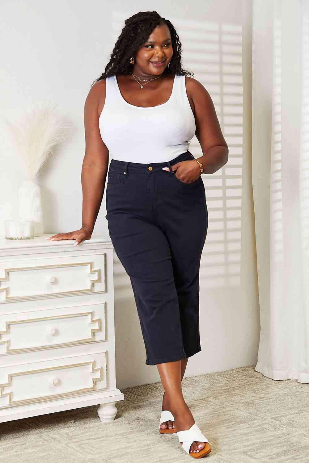 These crop jeans seamlessly combine modern style with body-enhancing features. Engineered with tummy control technology, these jeans provide a slimming effect while offering comfortable support. The high waist design flatters the figure and elongates the silhouette.