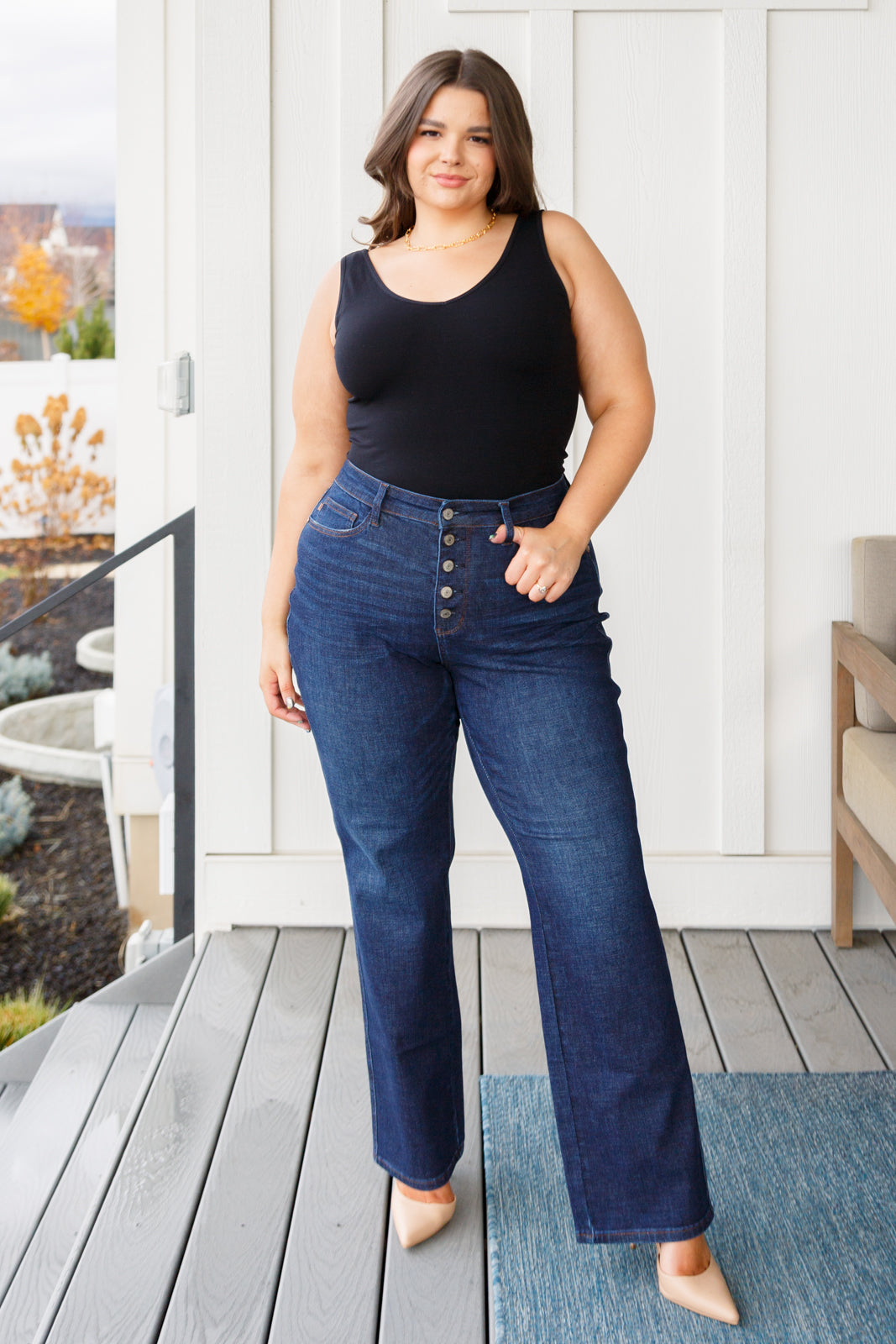 Take your wardrobe to new heights with Arlo High Rise Button-Fly Straight Jeans from Judy Blue! Crafted from dark-washed denim with a high-rise fit featuring a button-fly and straight silhouette, these jeans are perfect for any outfit. Let your style soar! 0 - 24W