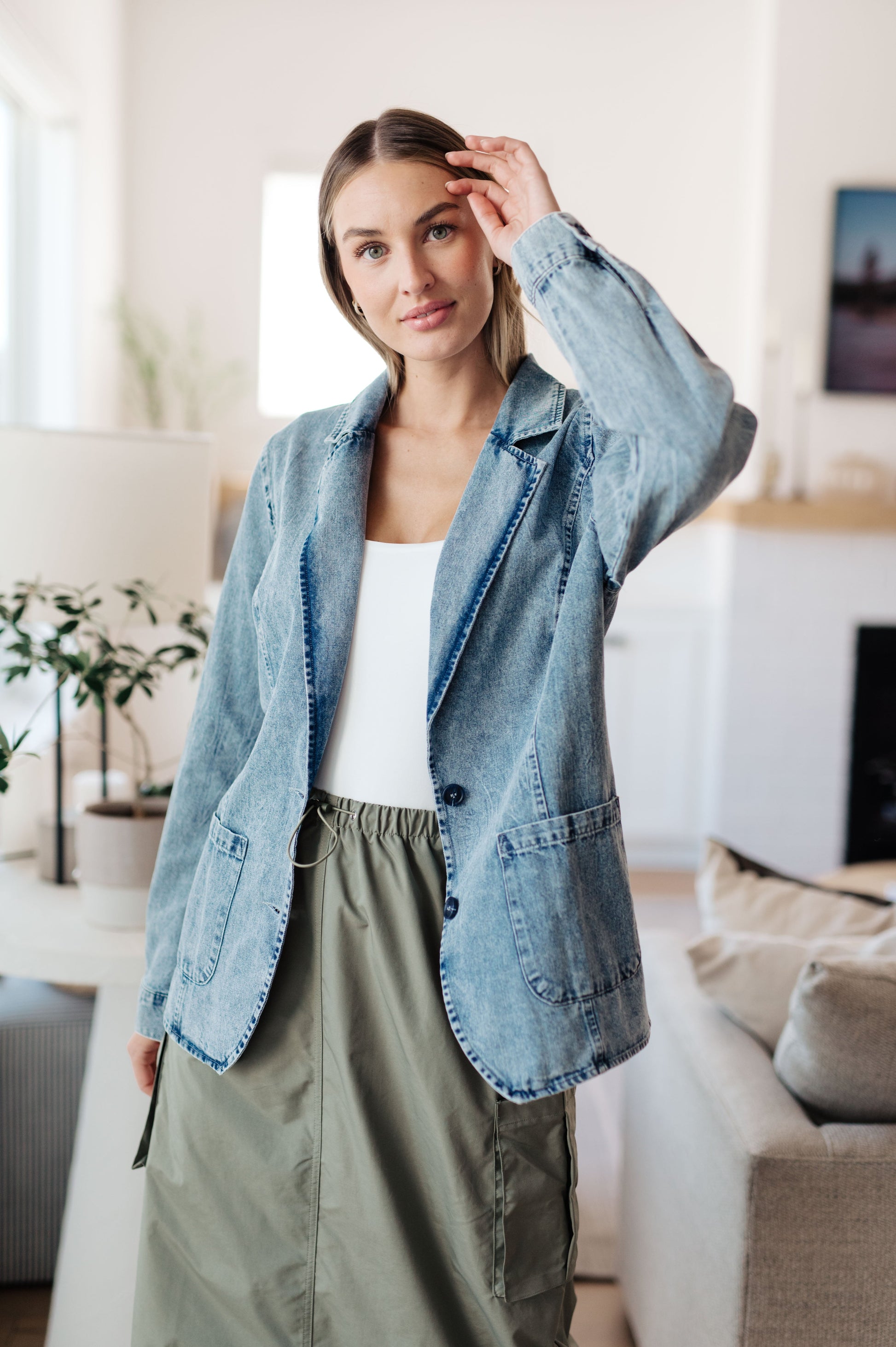 This Business Brunch Denim Blazer is the perfect combination of comfort and style! Crafted from lightweight denim, it features an acid wash and two-button closure, plus notched lapels and contour seaming for a tailored fit. Enjoy the contemporary look and feel with effortless chic! S - 3X