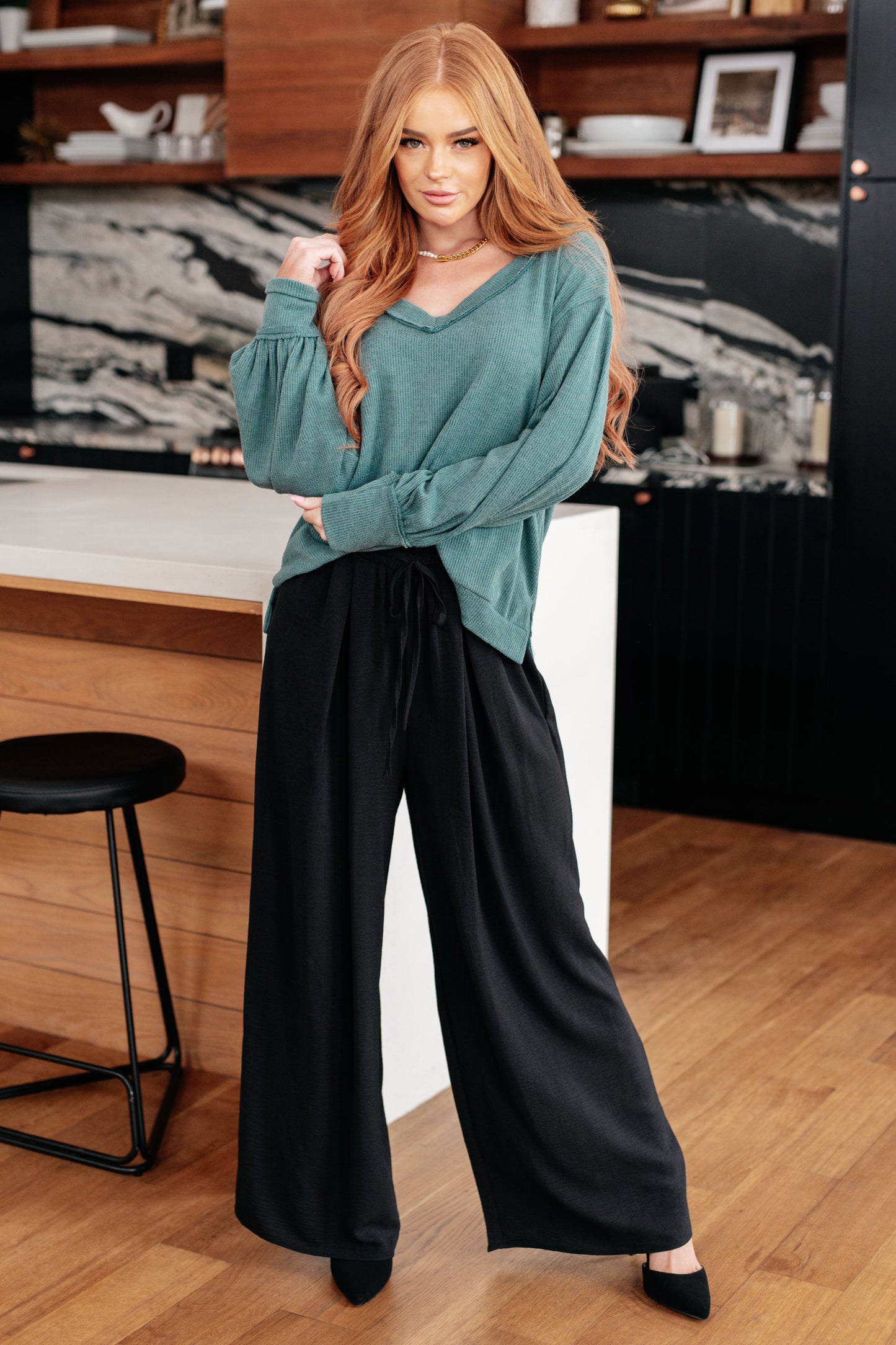 These gorgeous Send it On Wide Leg Pants feature a crinkle woven fabric, a cased elastic waistband, a functional drawstring, and flattering front pleats - for a stylish wide leg silhouette. Perfect for any occasion, these pants promise serious comfort and the trendiest looks this season! S - 3X
