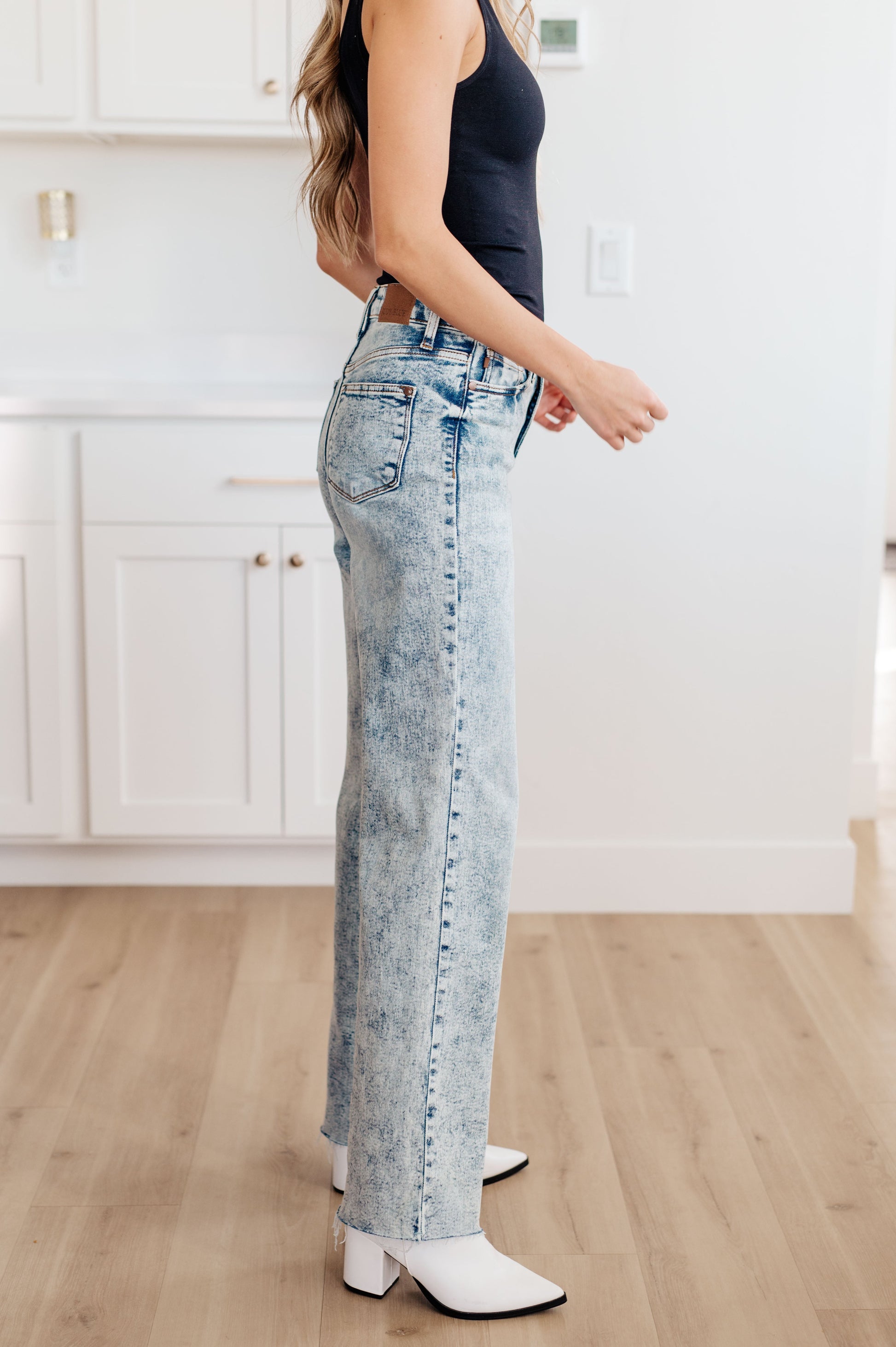 Get ready to elevate your denim game with our Dory High Waist Mineral Wash Raw Hem Wide Leg Jeans from Judy Blue. Designed for comfort with 4-way stretch and a high rise waist, these jeans will give you the perfect fit every time. The mineral wash and raw hem add a touch of style for a versatile and on-trend look 0 - 24W