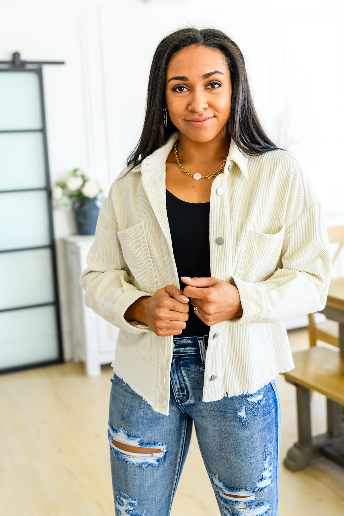Make your mornings a little easier with versatile pieces like the Invested In You Corduroy Shacket! This shirt-meets-jacket features a lightweight corduroy shaping a collared neckline that falls into a functional button front. Slouchy long sleeves frame the slightly cropped bodice, that boasts a frayed hem and chest patch pocket. S - 3X